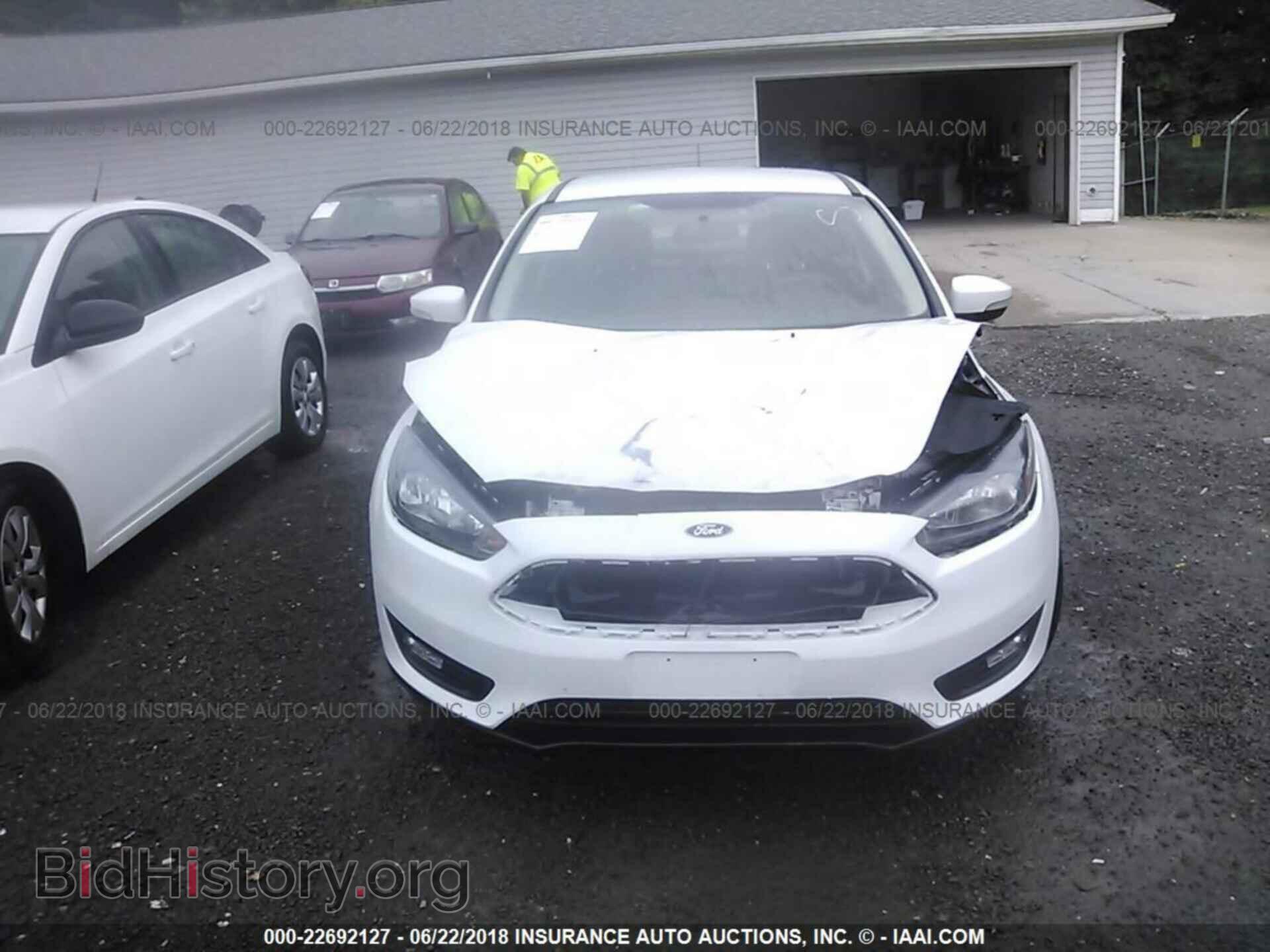 2016 Ford Focus - VIN: 1FADP3F28GL261916 - Photo 6