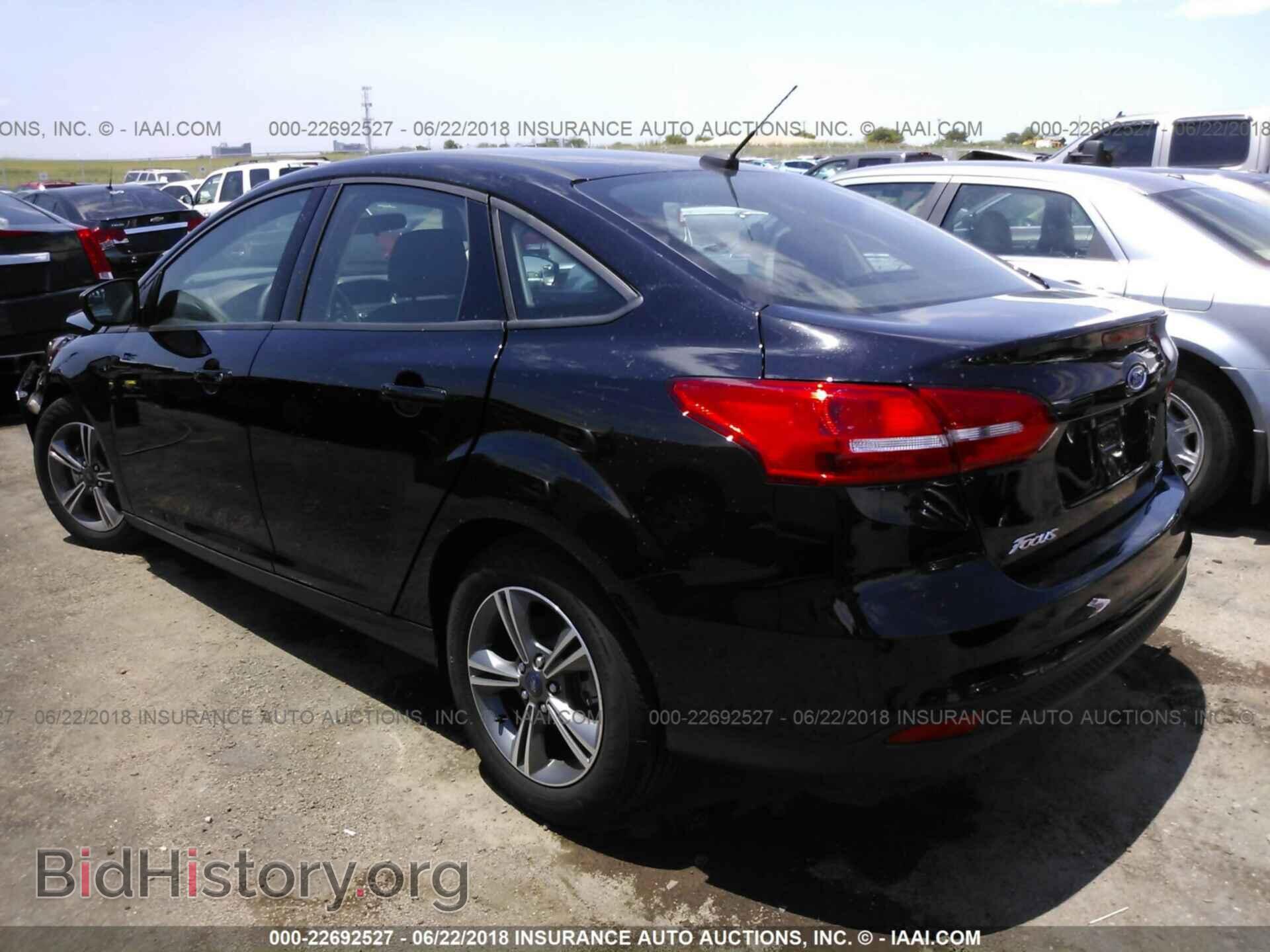 2018 Ford Focus - VIN: 1FADP3FE0JL255173 - Фото 3