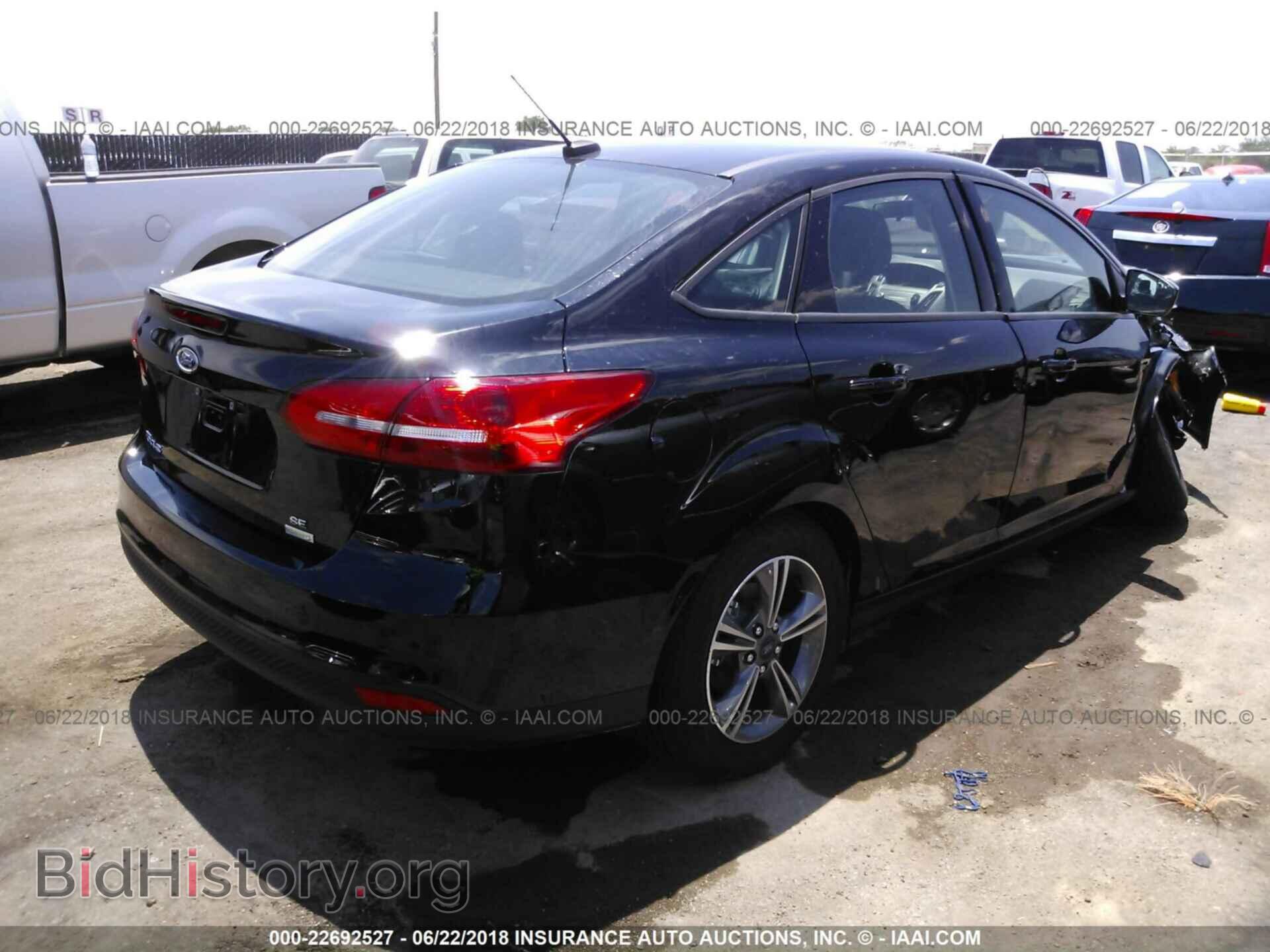 2018 Ford Focus - VIN: 1FADP3FE0JL255173 - Фото 4