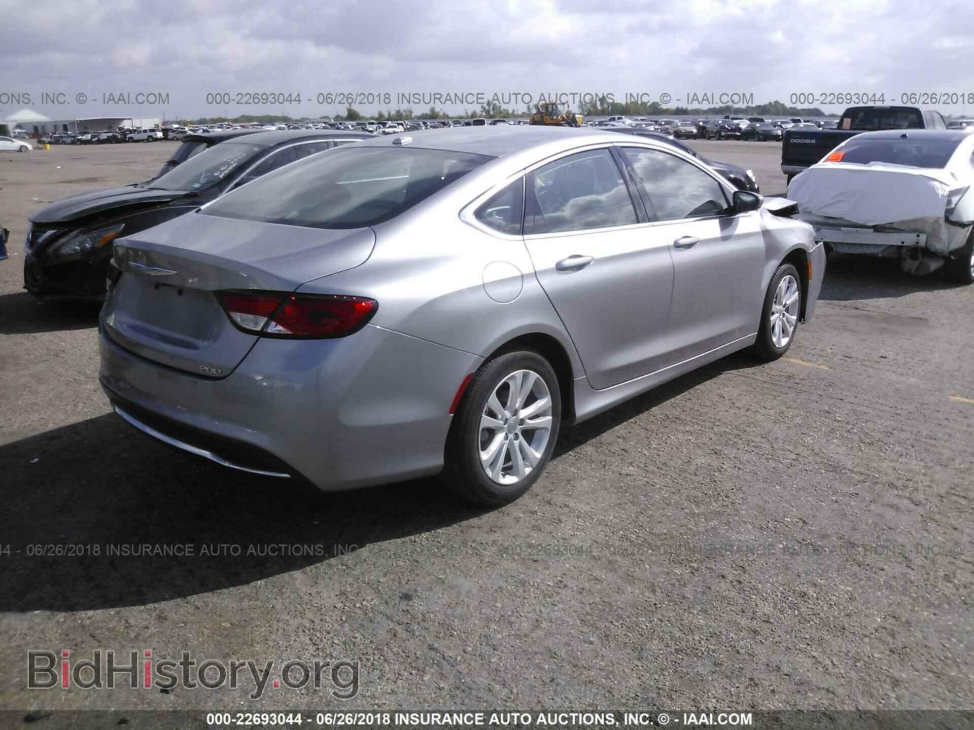 2015 Chrysler 200 - VIN: 1C3CCCAB3FN685634 - Photo 4