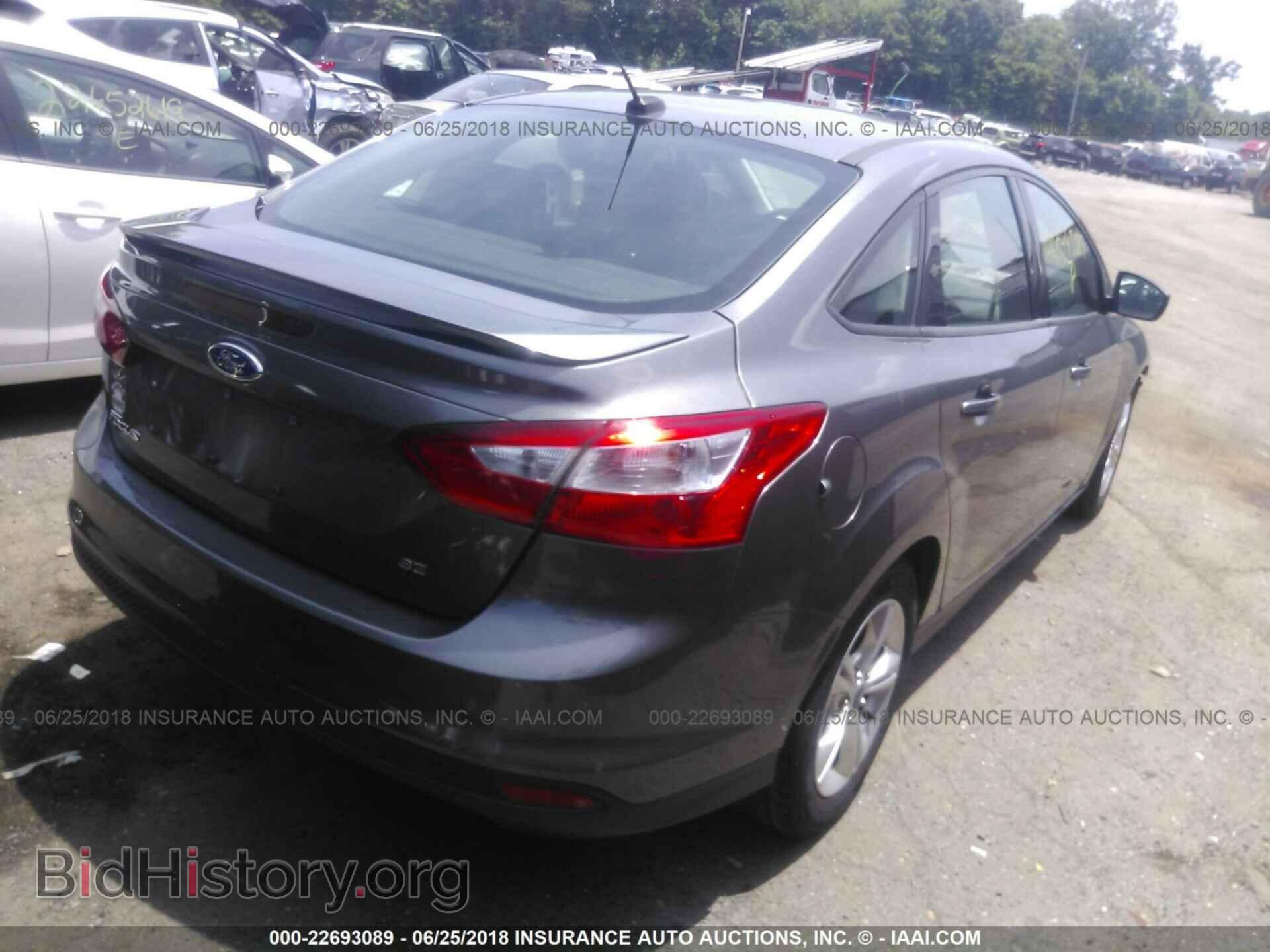 2012 Ford Focus - VIN: 1FAHP3F21CL445056 - Photo 4