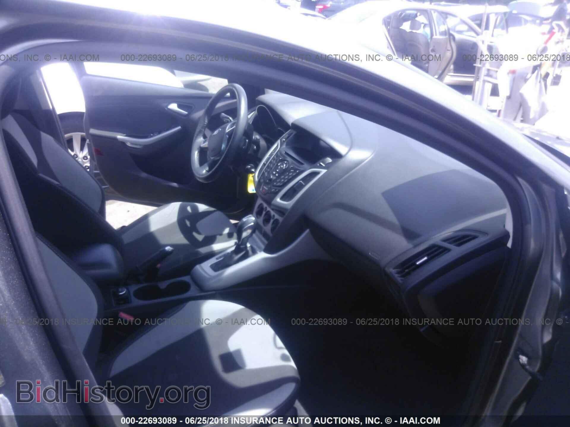 2012 Ford Focus - VIN: 1FAHP3F21CL445056 - Photo 5
