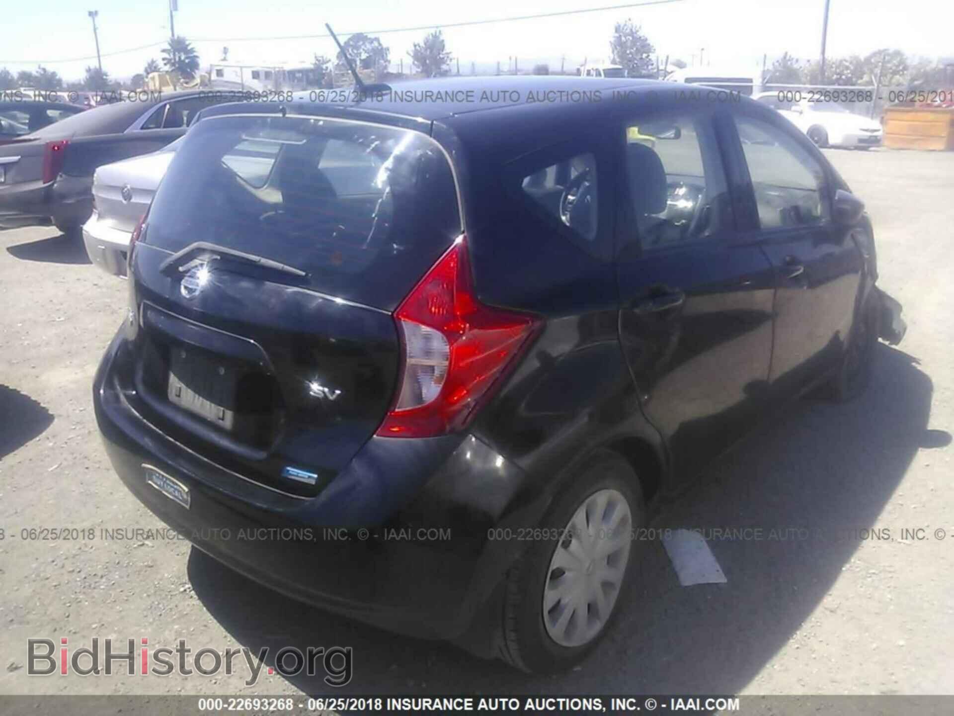 2016 Nissan Versa note - VIN: 3N1CE2CP5GL366930 - Photo 4