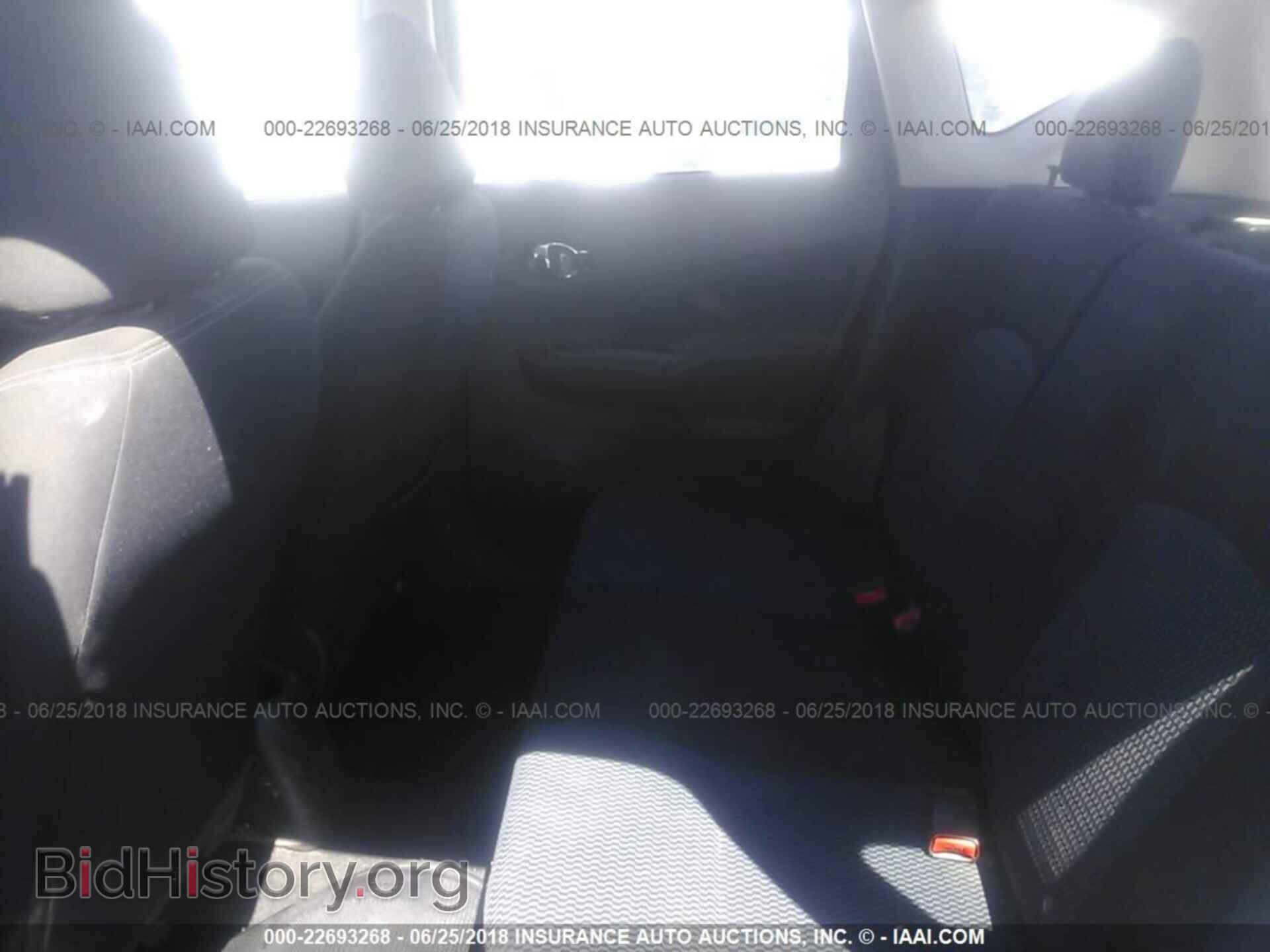 2016 Nissan Versa note - VIN: 3N1CE2CP5GL366930 - Photo 8