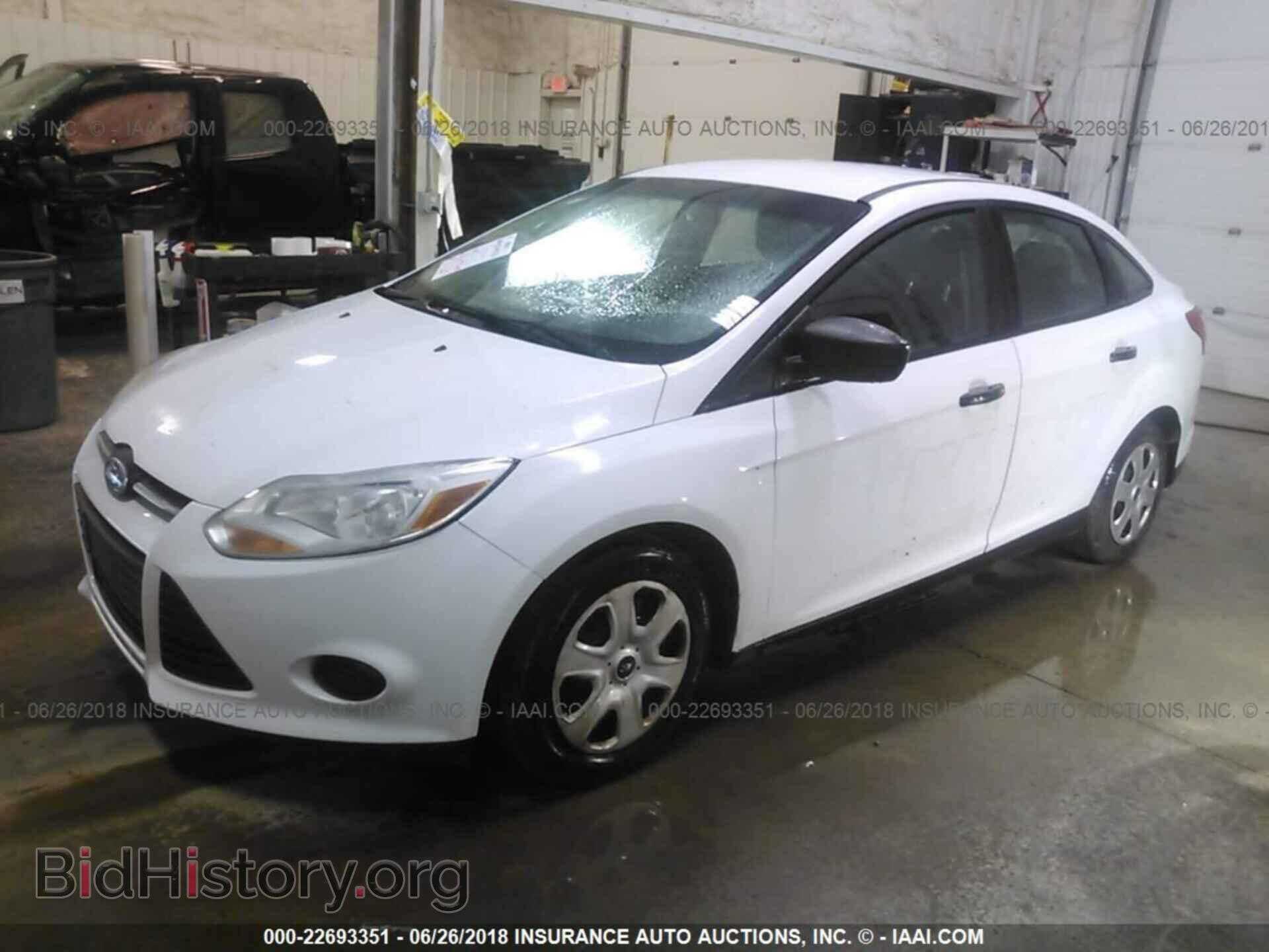 2012 Ford Focus - VIN: 1FAHP3E23CL216928 - Photo 2