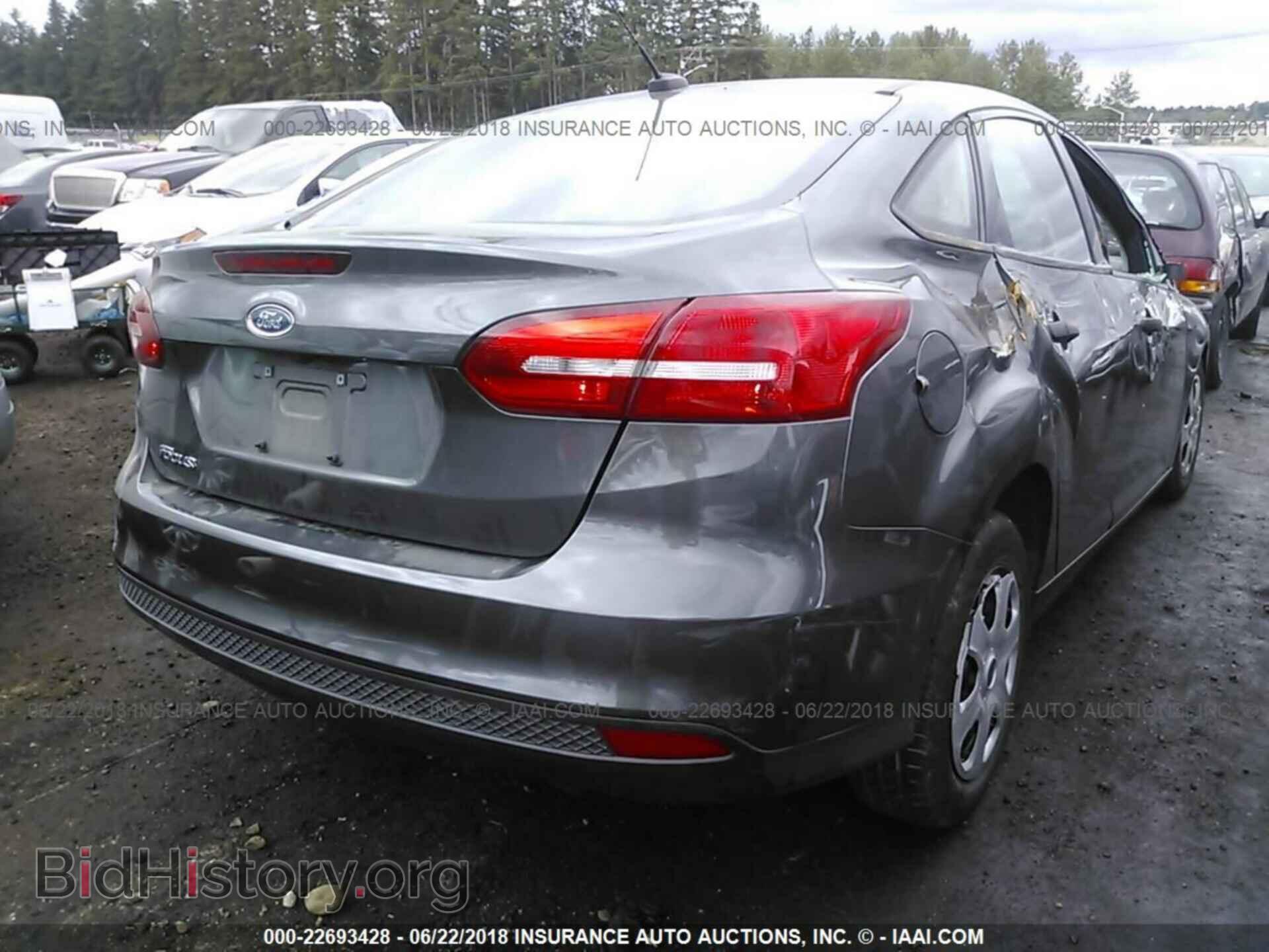 2017 Ford Focus - VIN: 1FADP3E23HL344558 - Photo 4