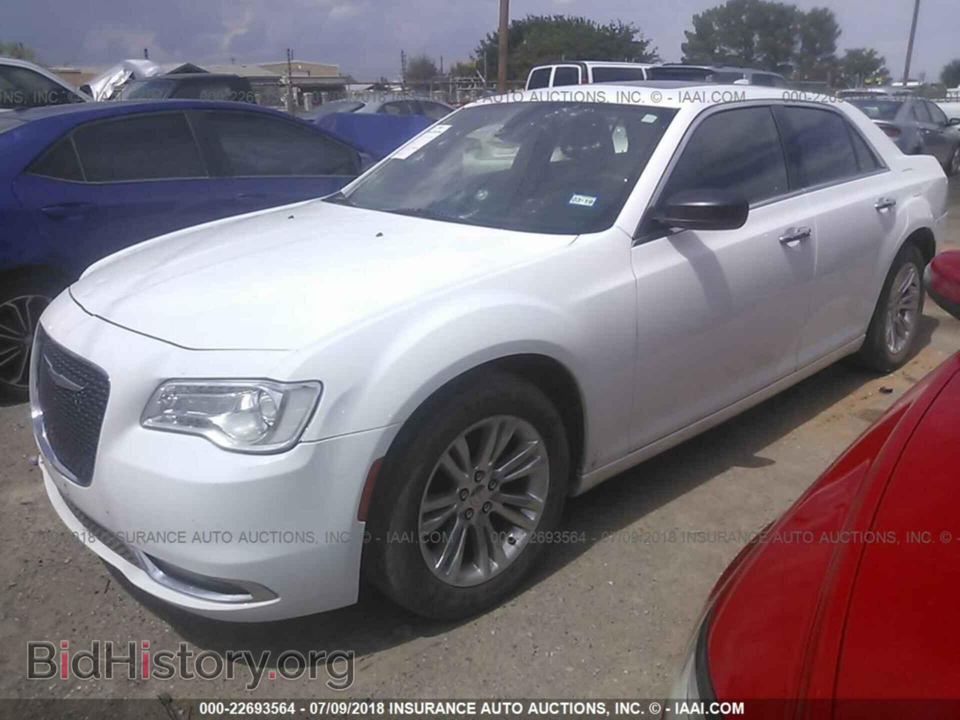2016 Chrysler 300c - VIN: 2C3CCAEG4GH294772 - Фото 2