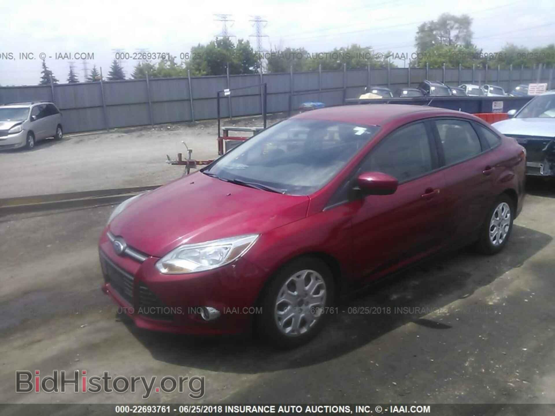 2012 Ford Focus - VIN: 1FAHP3F27CL300541 - Фото 2