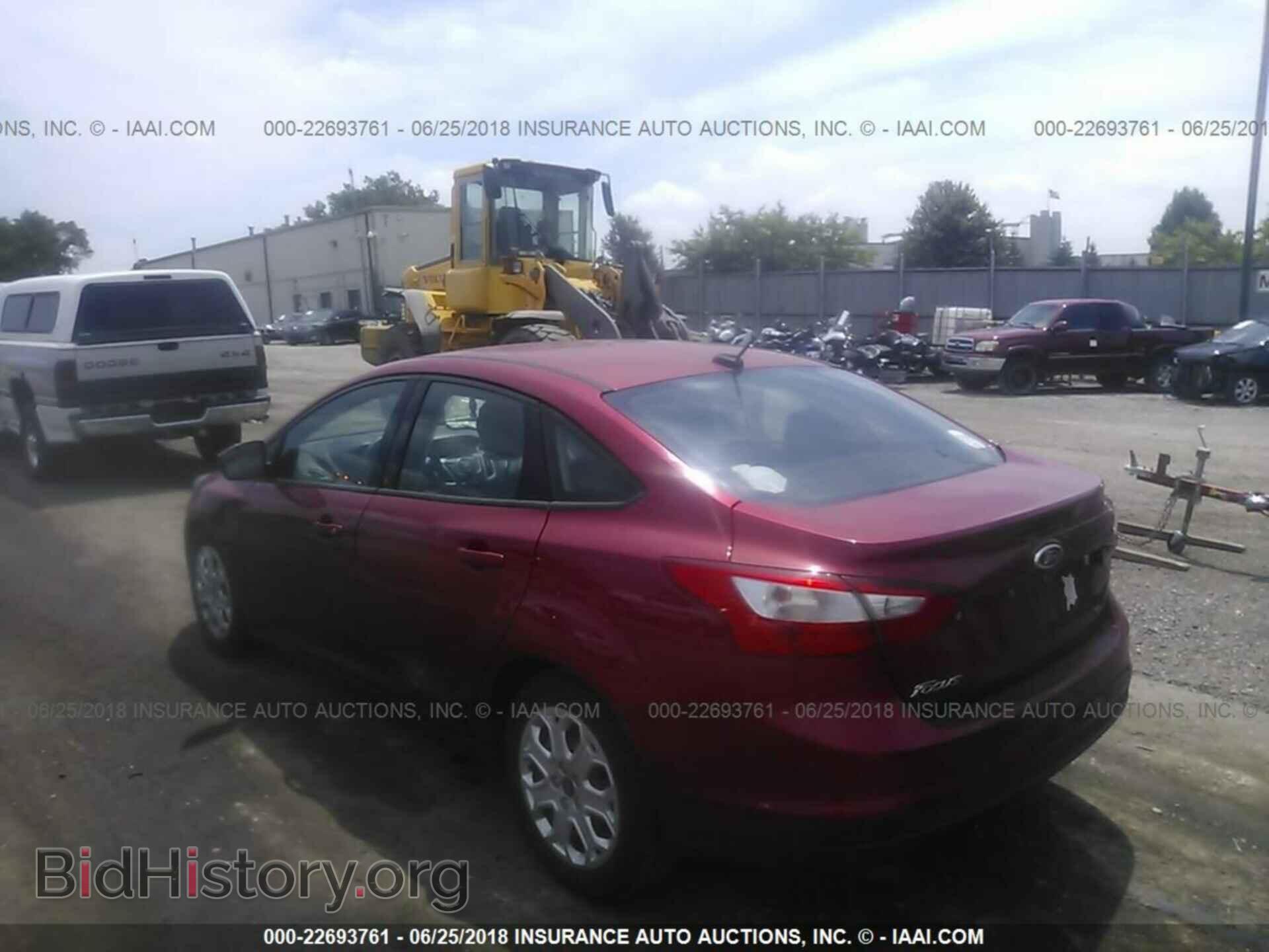2012 Ford Focus - VIN: 1FAHP3F27CL300541 - Фото 3