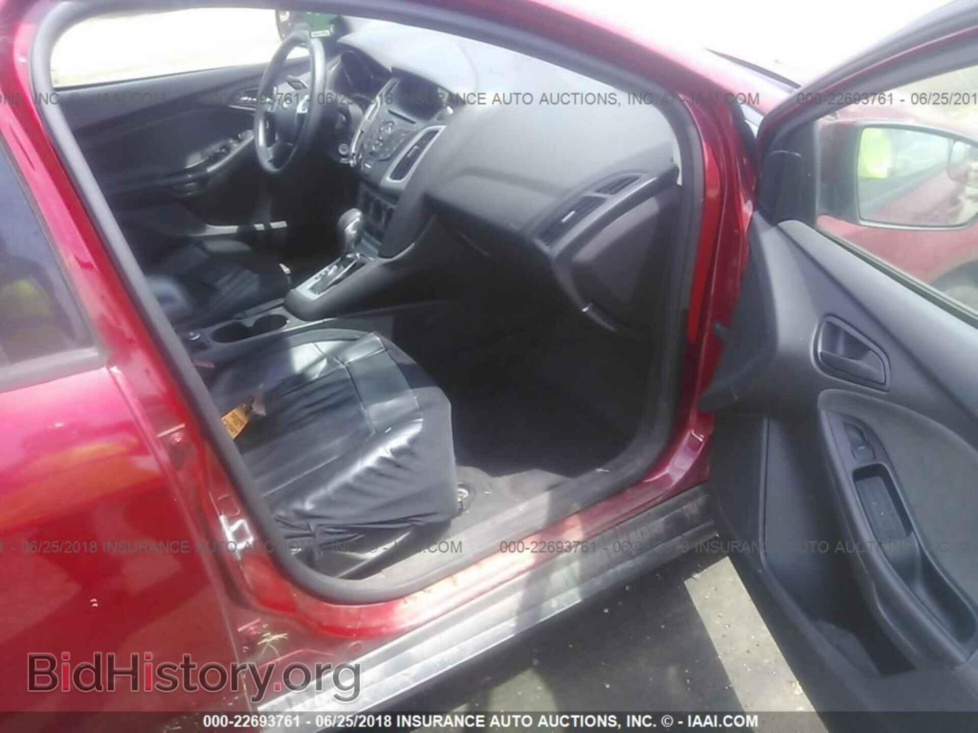 2012 Ford Focus - VIN: 1FAHP3F27CL300541 - Фото 5