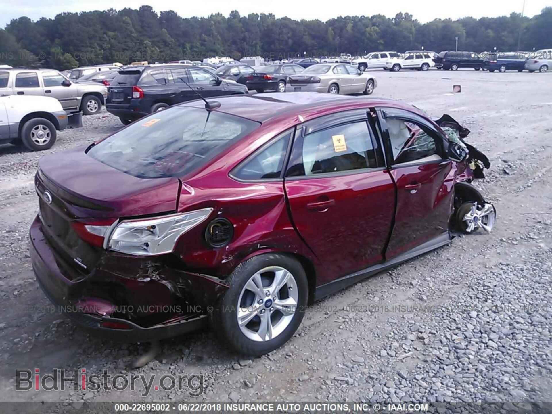2014 Ford Focus - VIN: 1FADP3F2XEL135103 - Photo 4