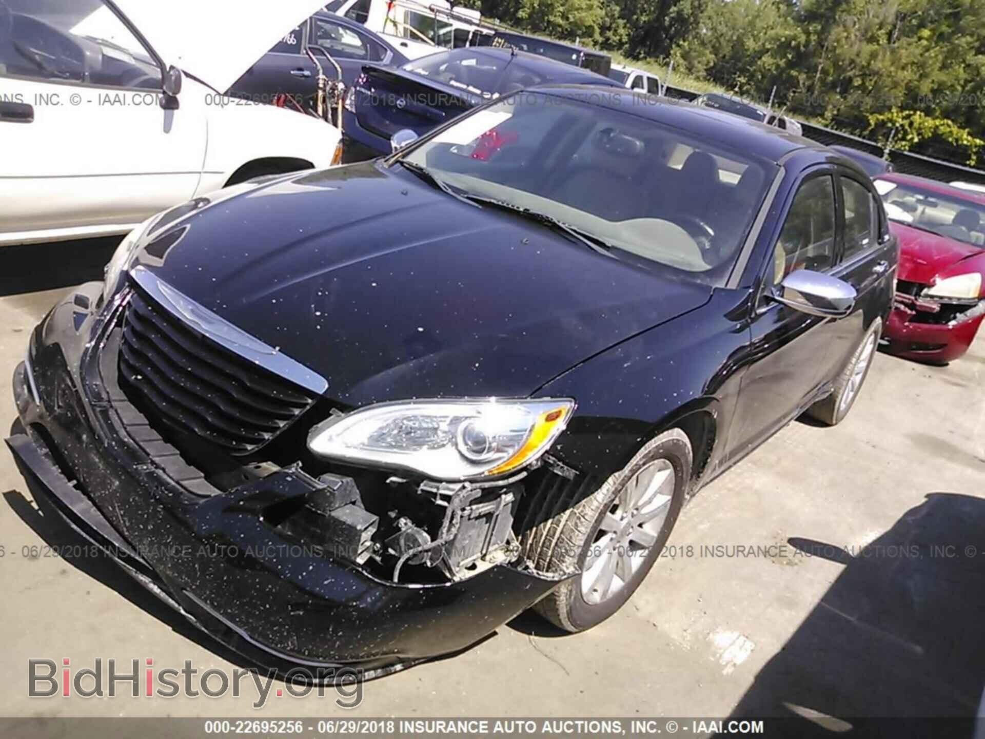 2013 Chrysler 200 - VIN: 1C3CCBCG9DN683709 - Фото 2