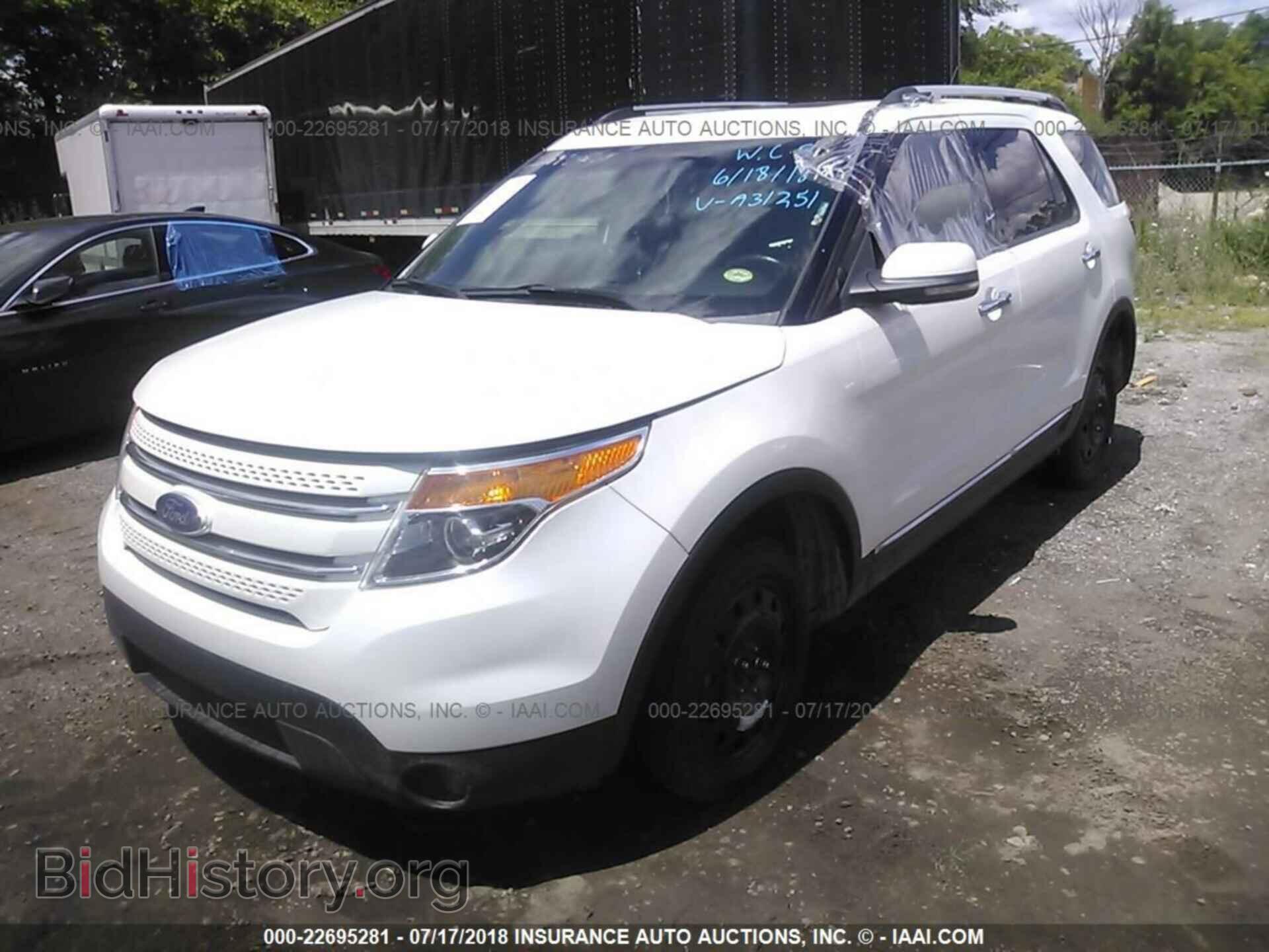 2011 Ford Explorer - VIN: 1FMHK8F84BGA31251 - Фото 2