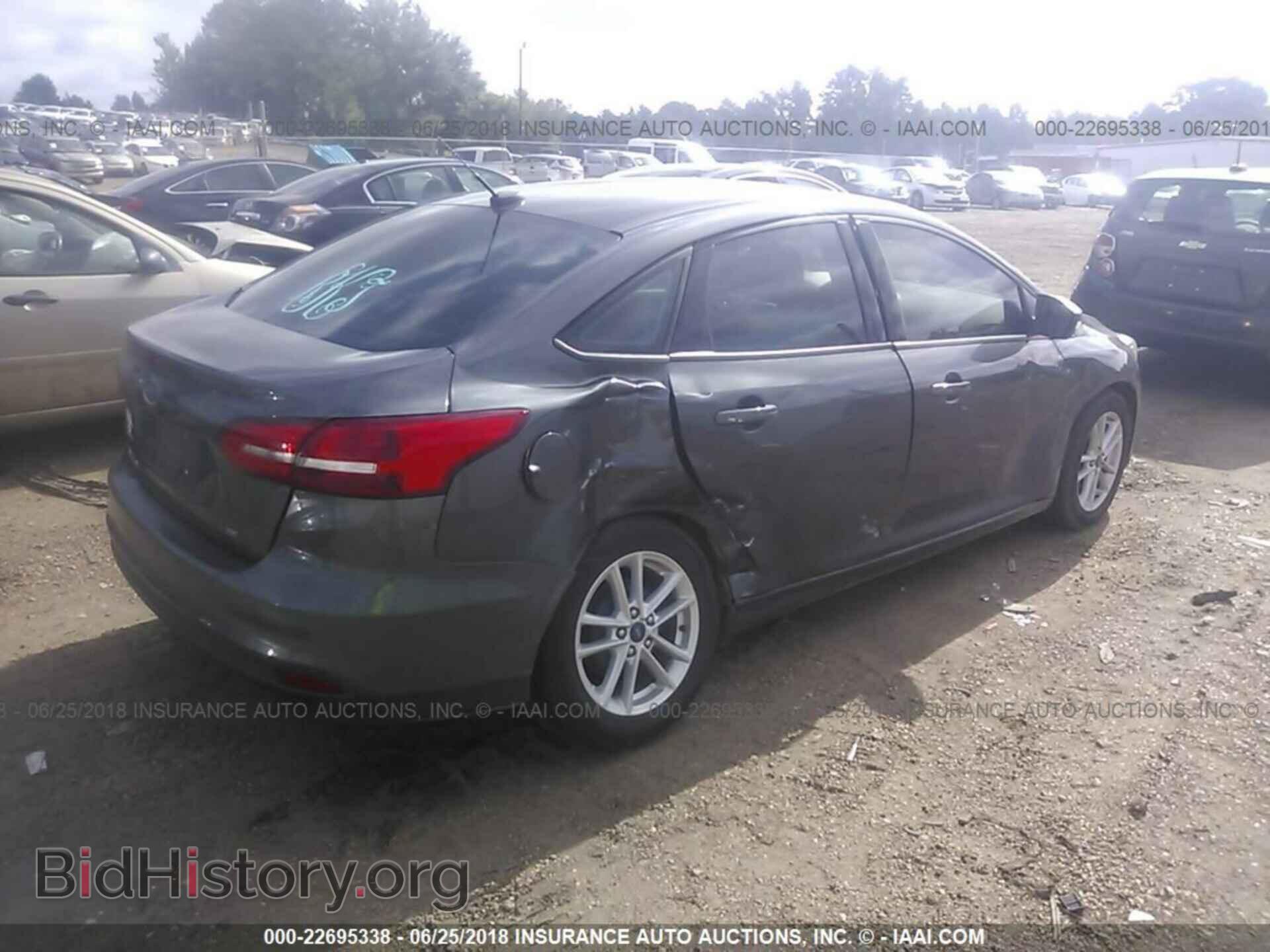 2017 Ford Focus - VIN: 1FADP3F28HL218498 - Фото 4