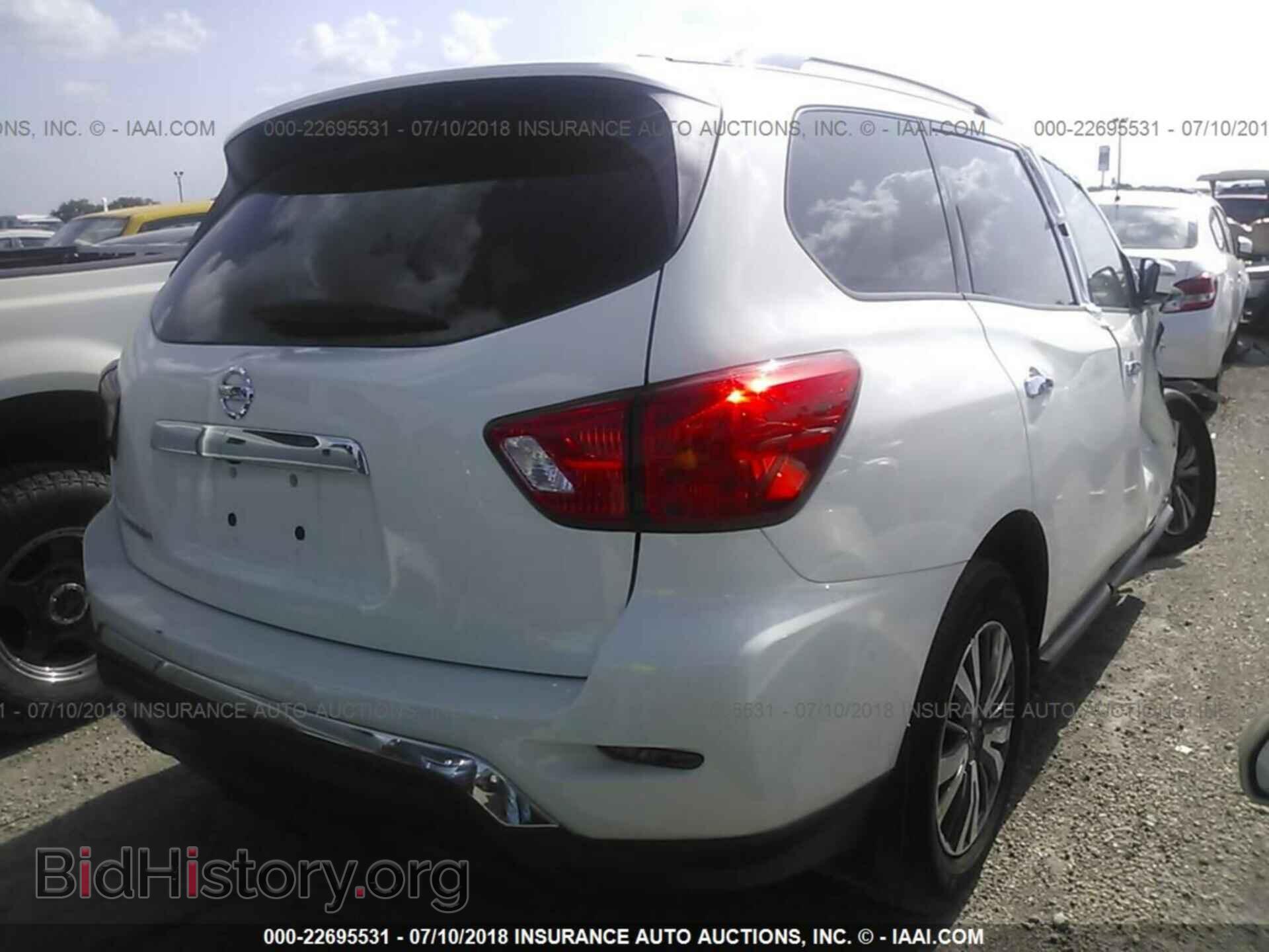 2017 Nissan Pathfinder - VIN: 5N1DR2MN0HC673935 - Фото 4
