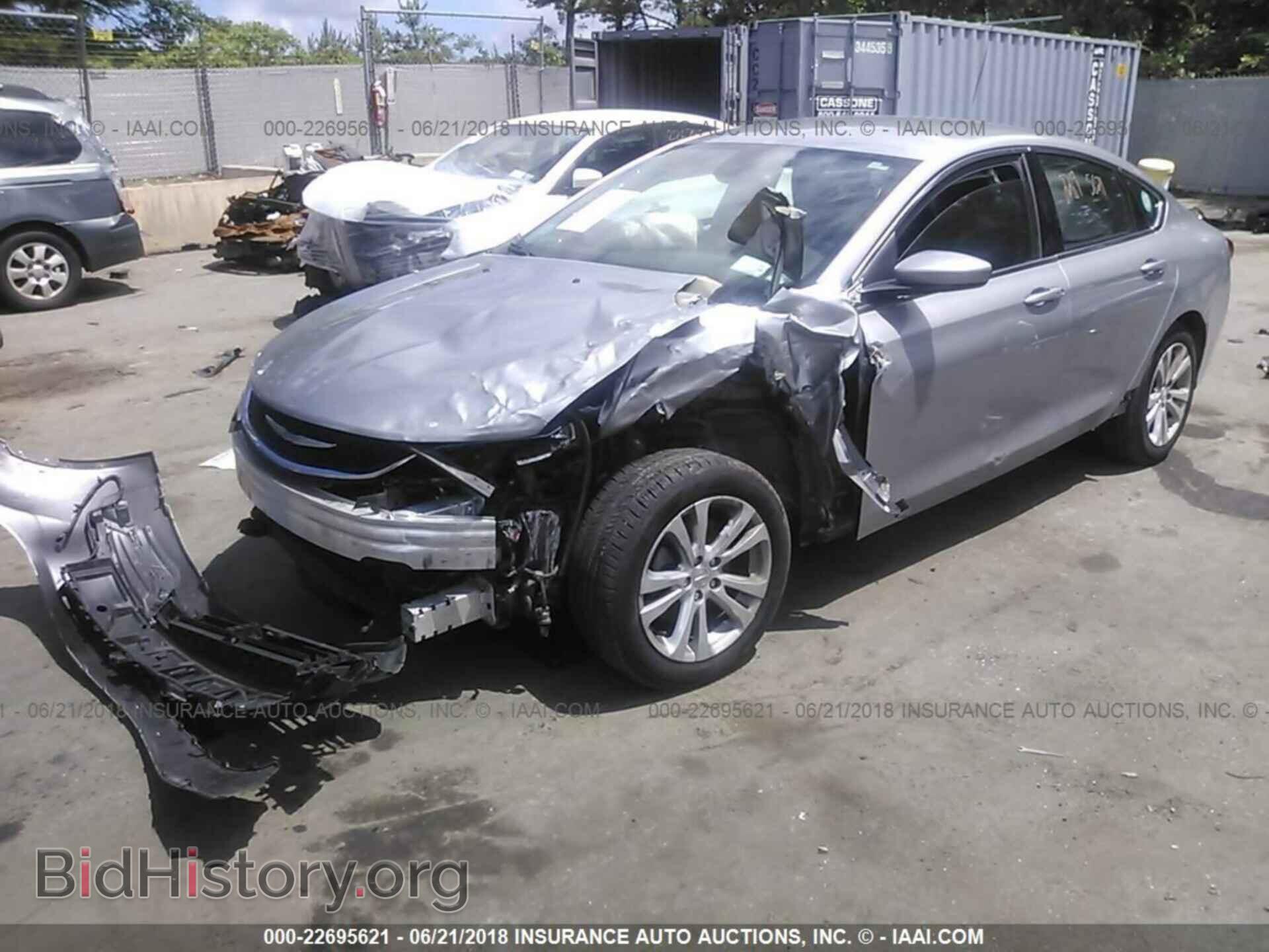 2015 Chrysler 200 - VIN: 1C3CCCAB0FN599021 - Фото 2