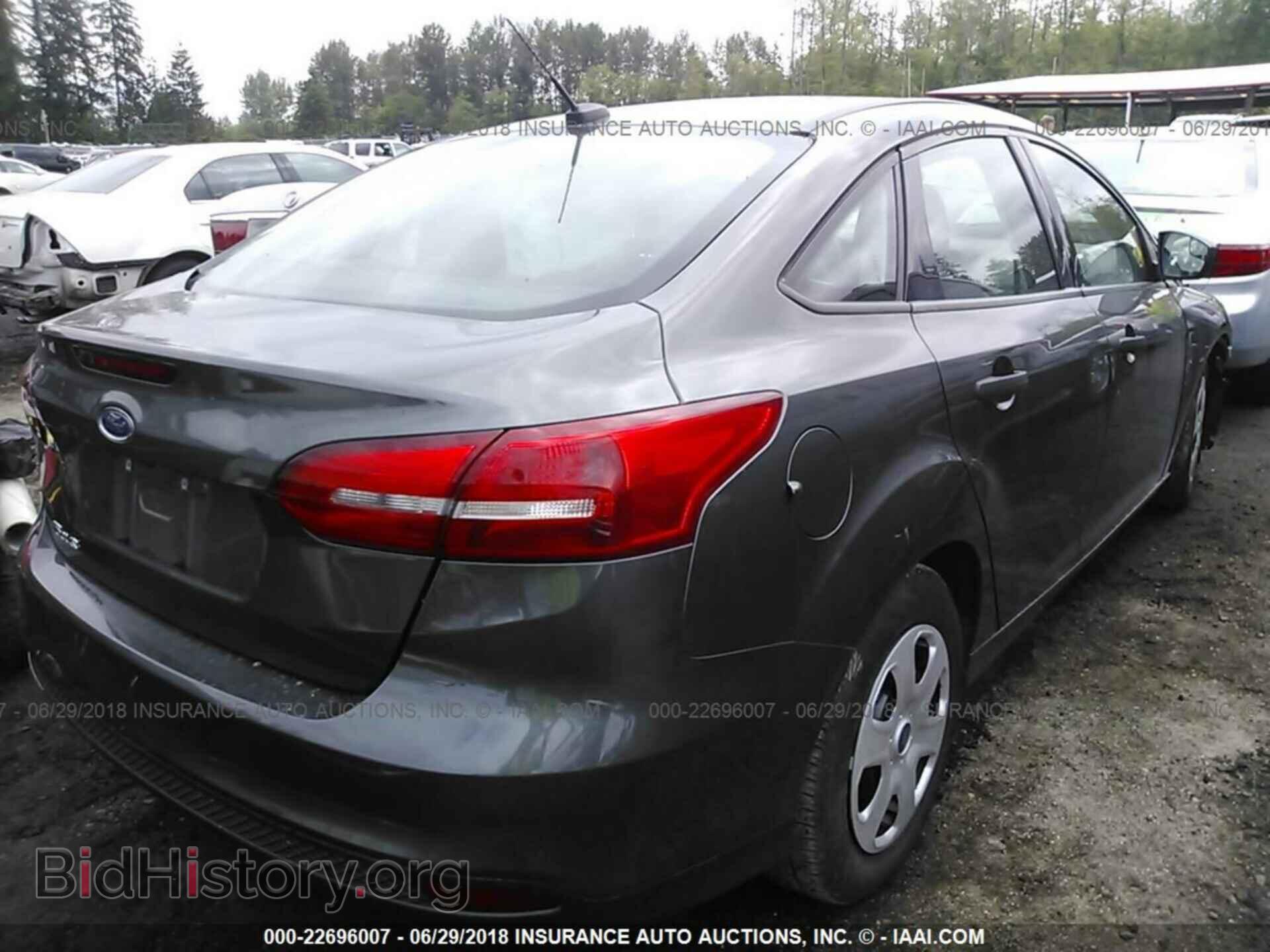 2015 Ford Focus - VIN: 1FADP3E28FL361806 - Photo 4