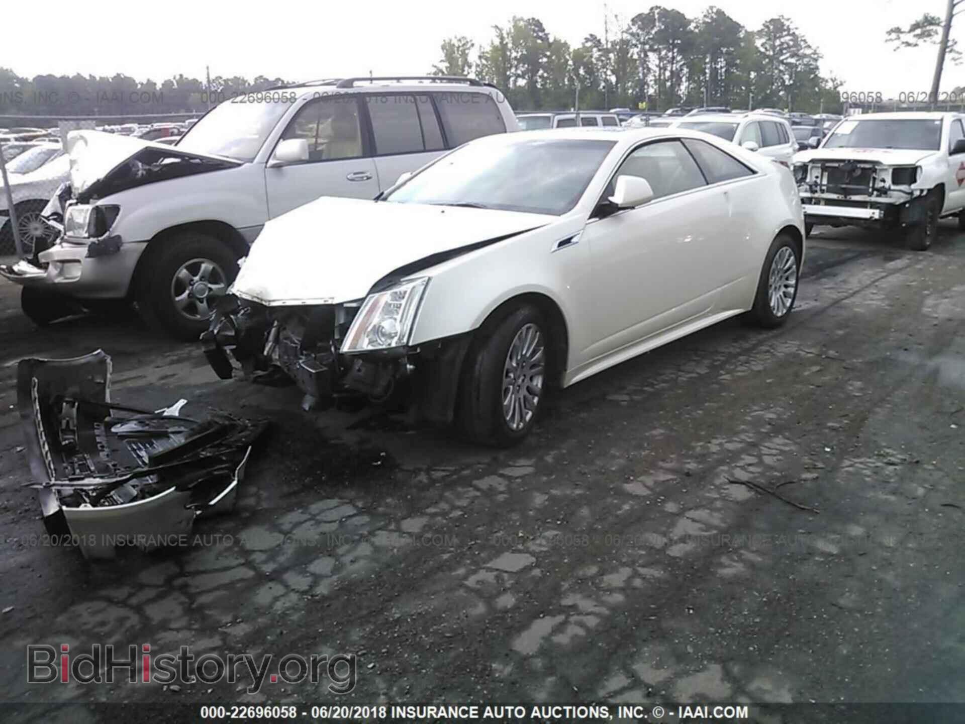 2011 Cadillac Cts - VIN: 1G6DS1ED2B0129862 - Photo 2