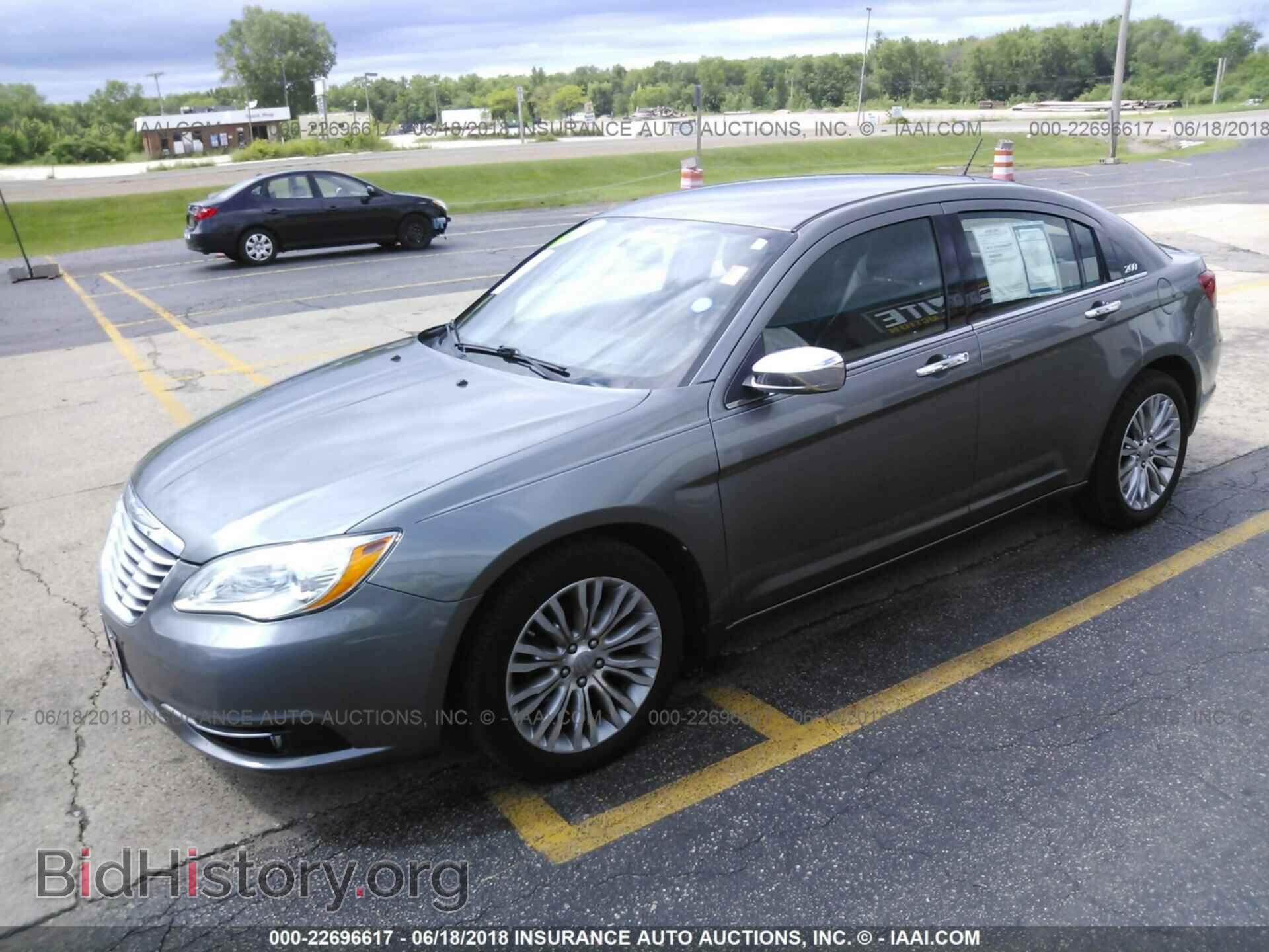 2013 Chrysler 200 - VIN: 1C3CCBCG7DN516183 - Photo 2