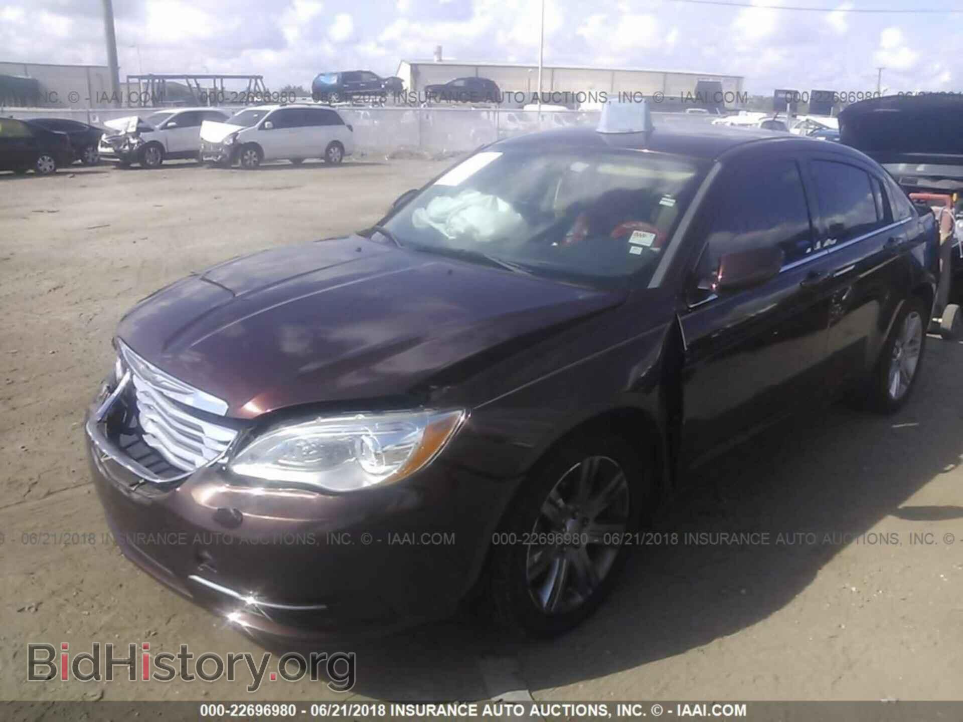 2013 Chrysler 200 - VIN: 1C3CCBBB7DN525374 - Photo 2