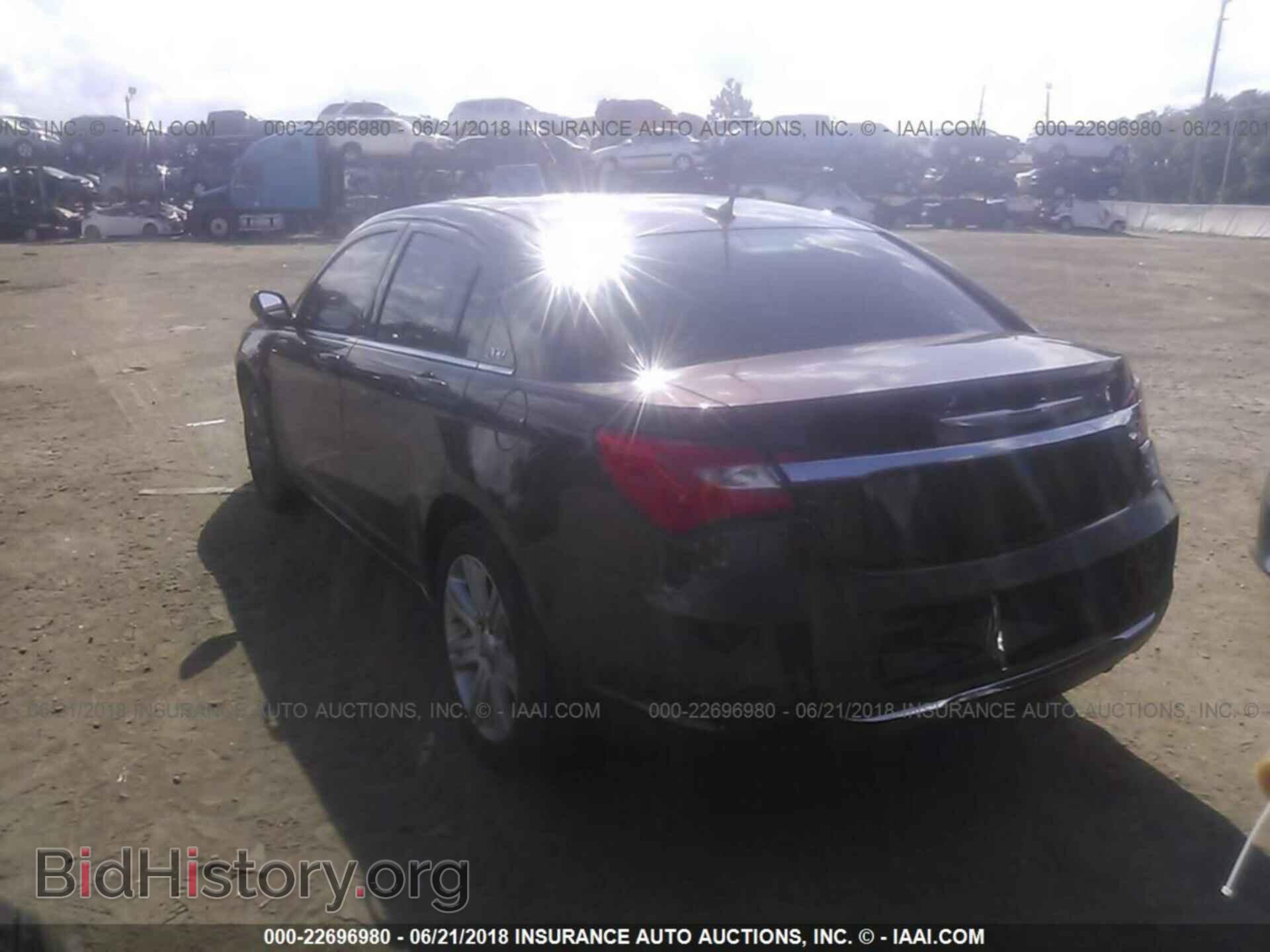 2013 Chrysler 200 - VIN: 1C3CCBBB7DN525374 - Photo 3