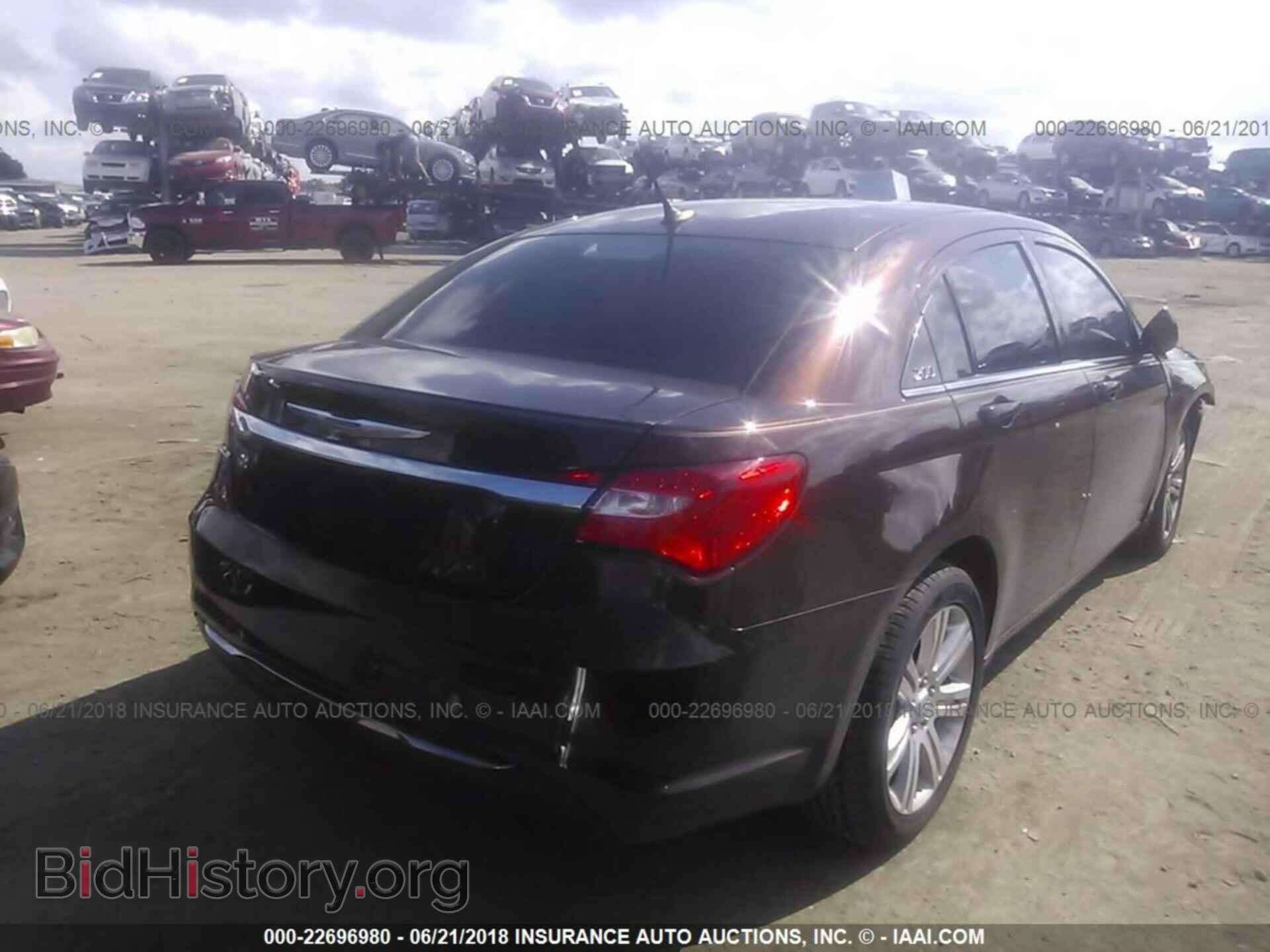2013 Chrysler 200 - VIN: 1C3CCBBB7DN525374 - Photo 4