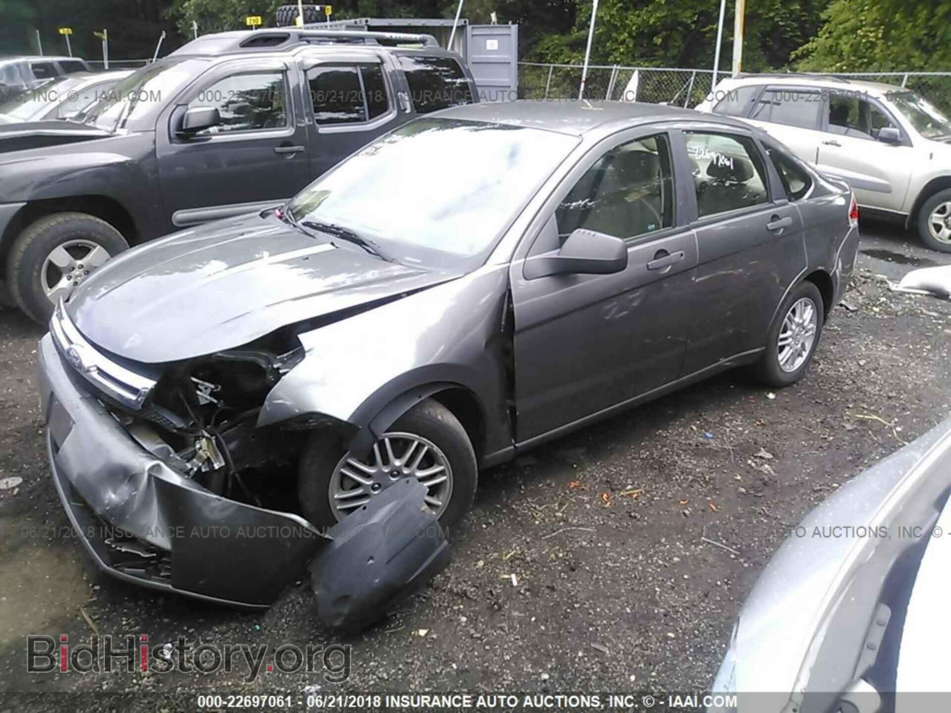 2011 Ford Focus - VIN: 1FAHP3FN0BW172277 - Фото 2