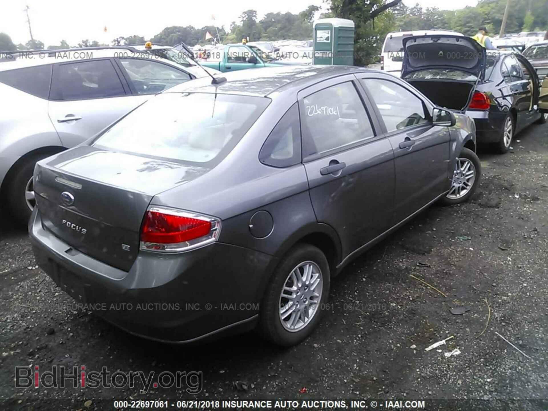 2011 Ford Focus - VIN: 1FAHP3FN0BW172277 - Фото 4