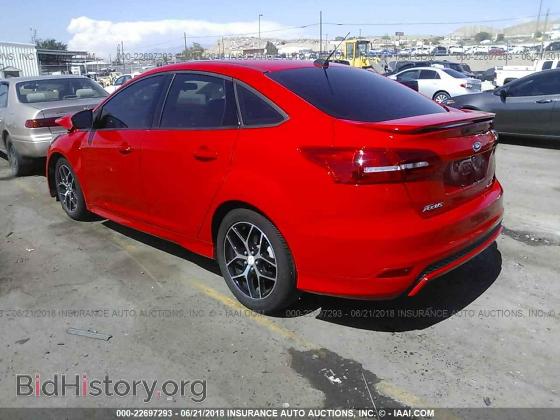 2016 Ford Focus - VIN: 1FADP3F21GL275611 - Photo 3