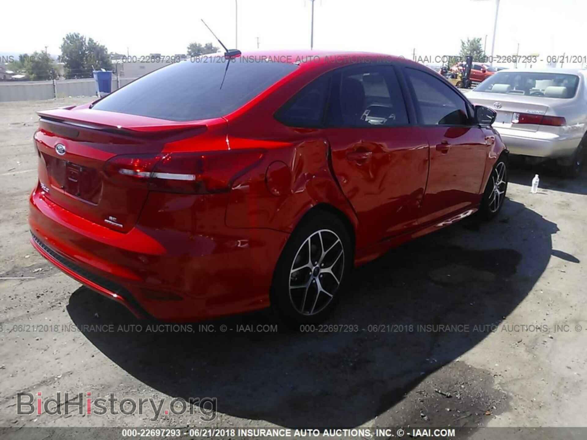 2016 Ford Focus - VIN: 1FADP3F21GL275611 - Photo 4