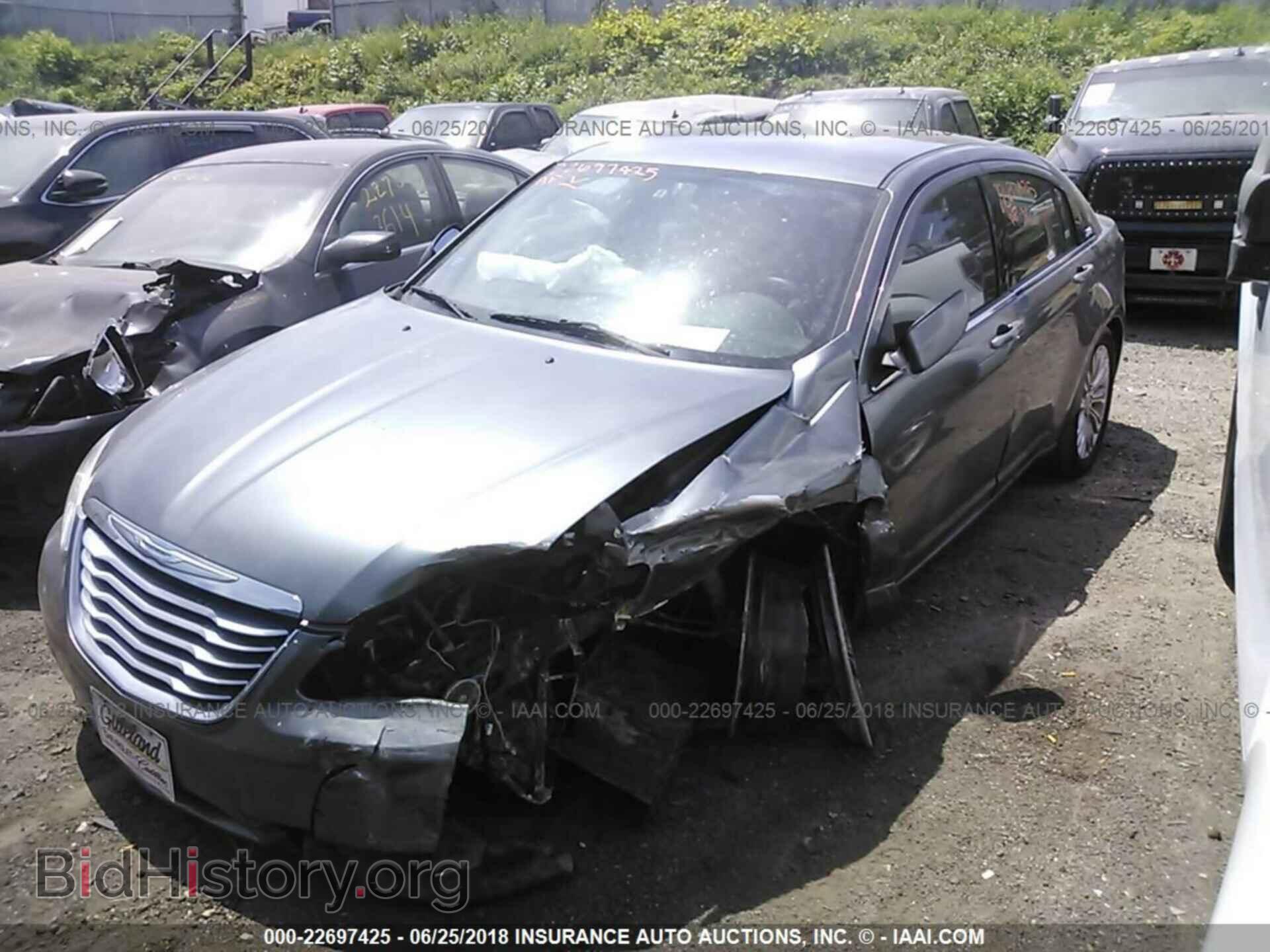 2012 Chrysler 200 - VIN: 1C3CCBAB0CN155577 - Фото 2