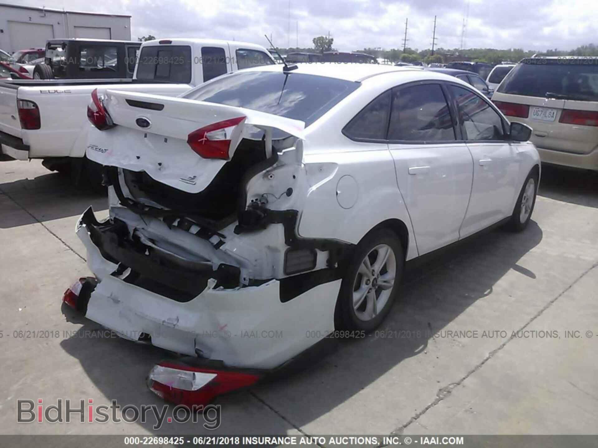 2014 Ford Focus - VIN: 1FADP3F22EL420152 - Photo 4
