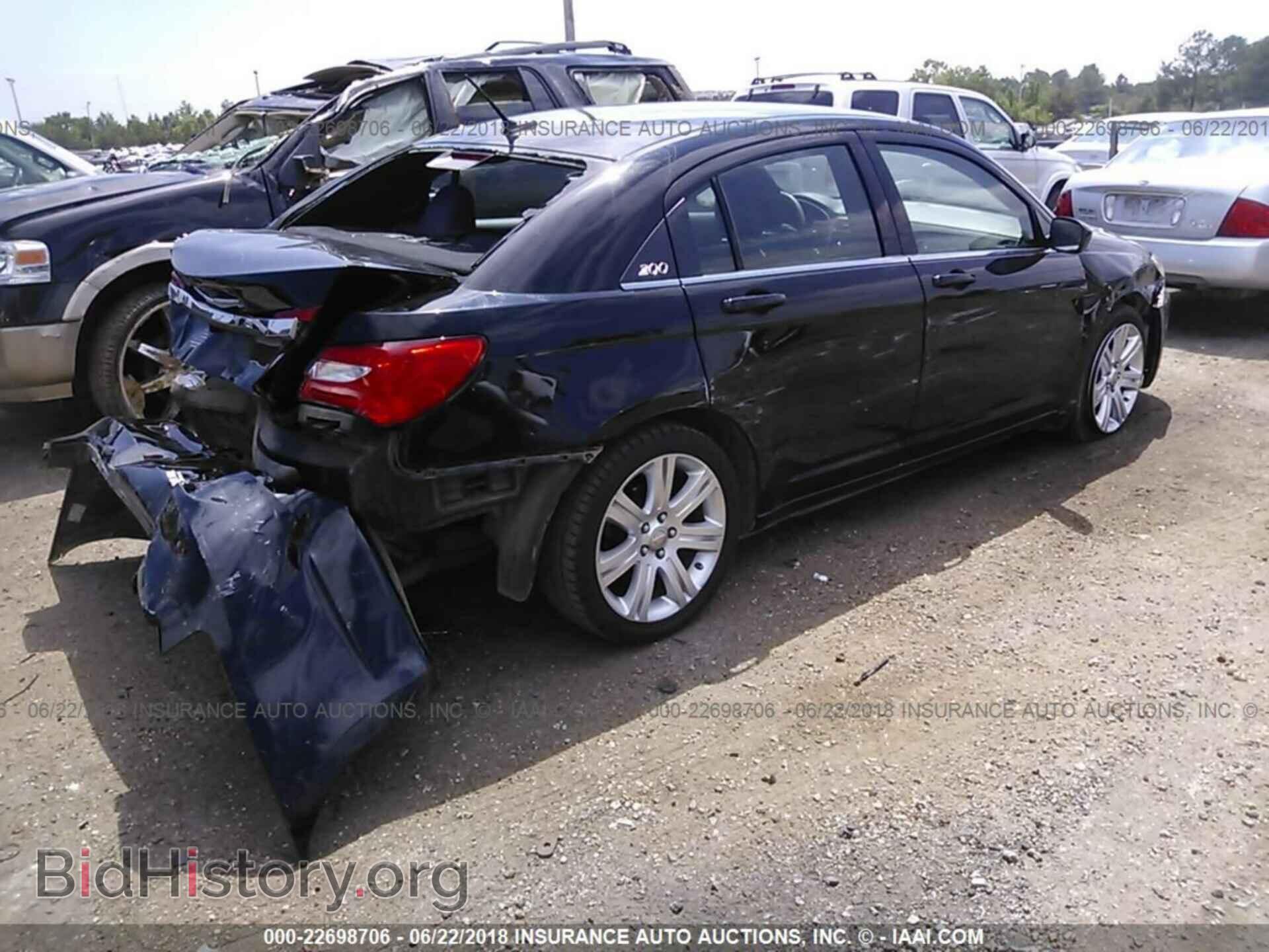 2013 Chrysler 200 - VIN: 1C3CCBAB9DN640804 - Фото 4
