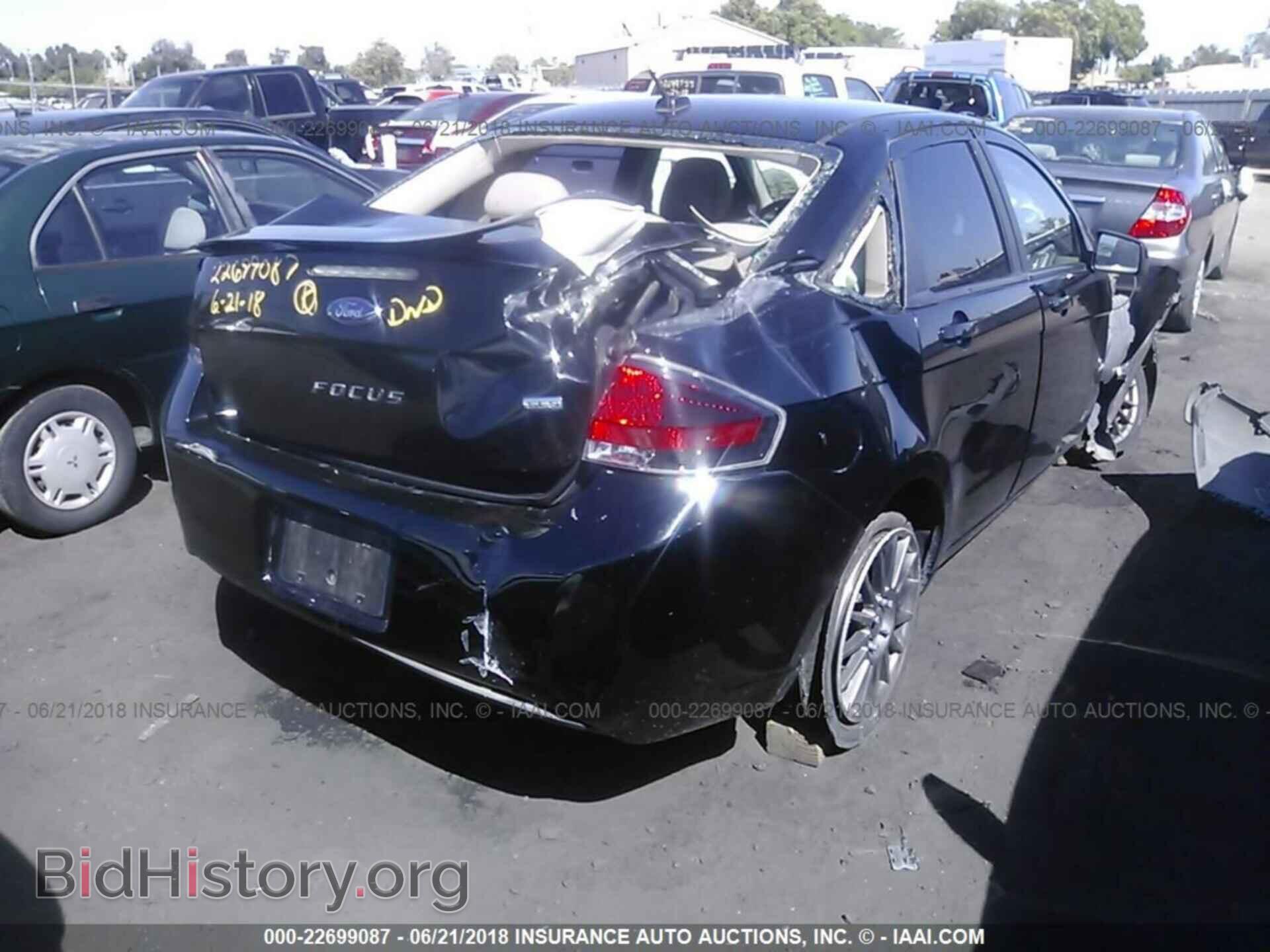 2011 Ford Focus - VIN: 1FAHP3GN8BW198172 - Photo 4