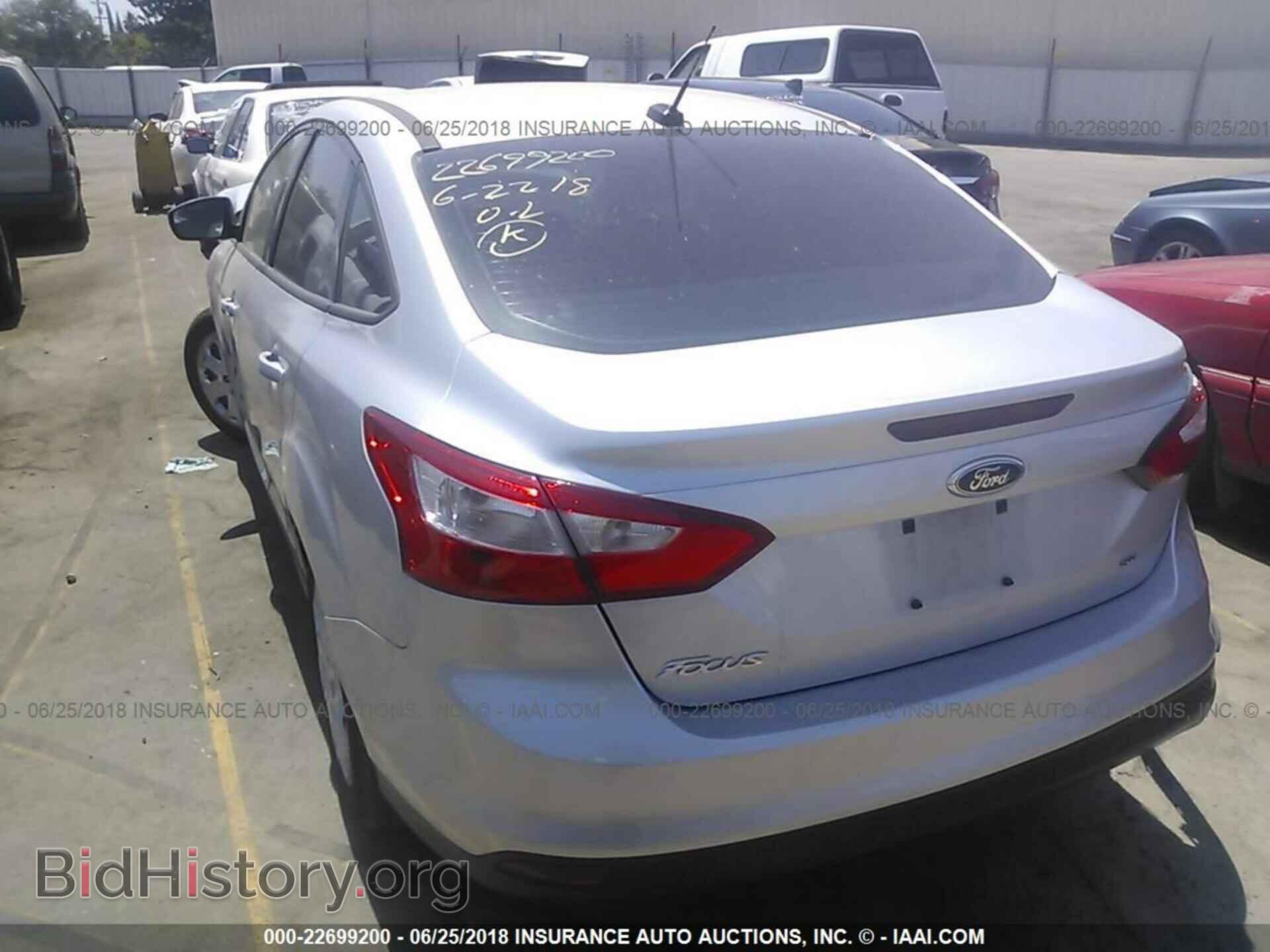 2012 Ford Focus - VIN: 1FAHP3F20CL155343 - Photo 3