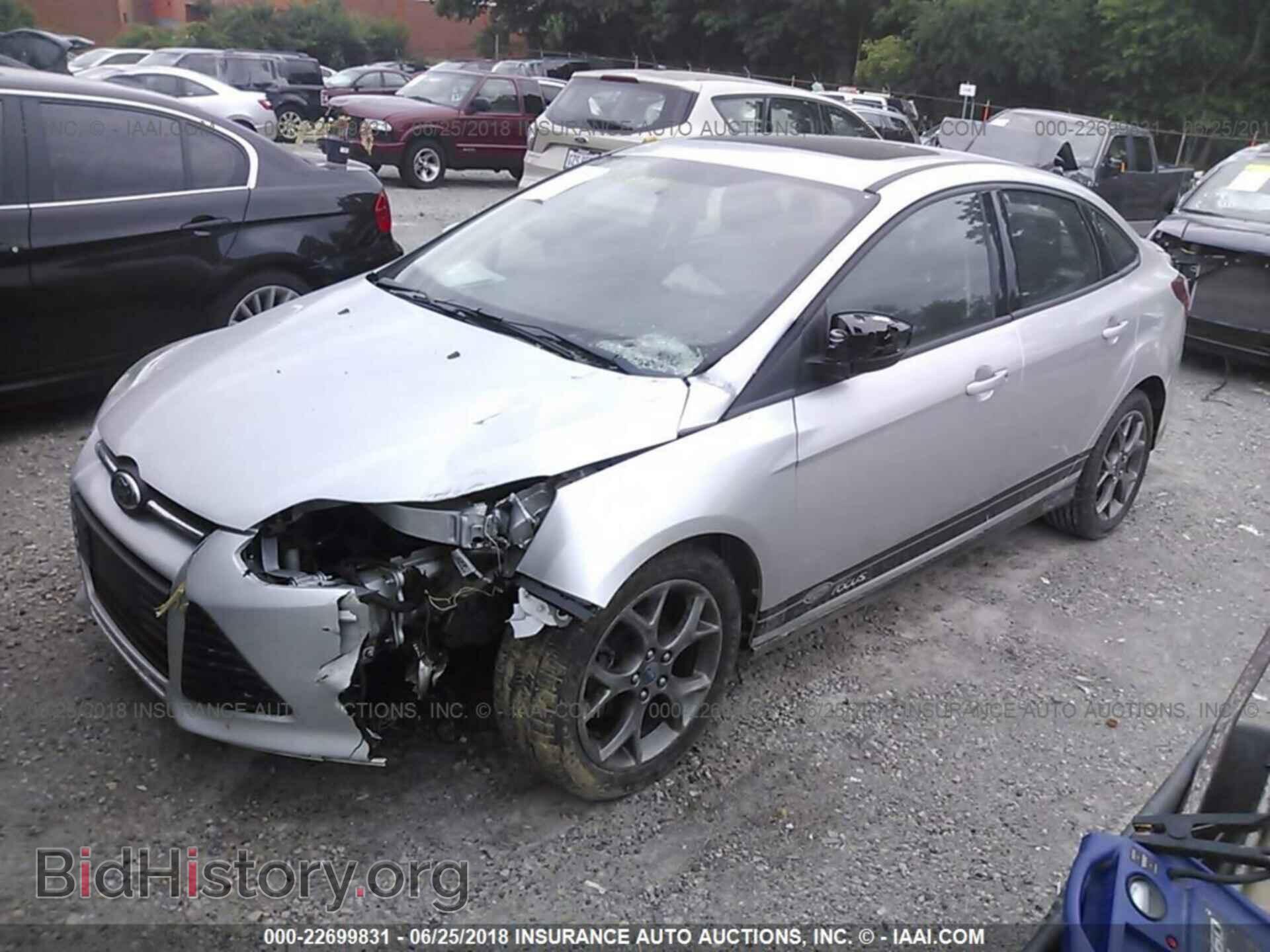 2013 Ford Focus - VIN: 1FADP3F22DL223318 - Photo 2