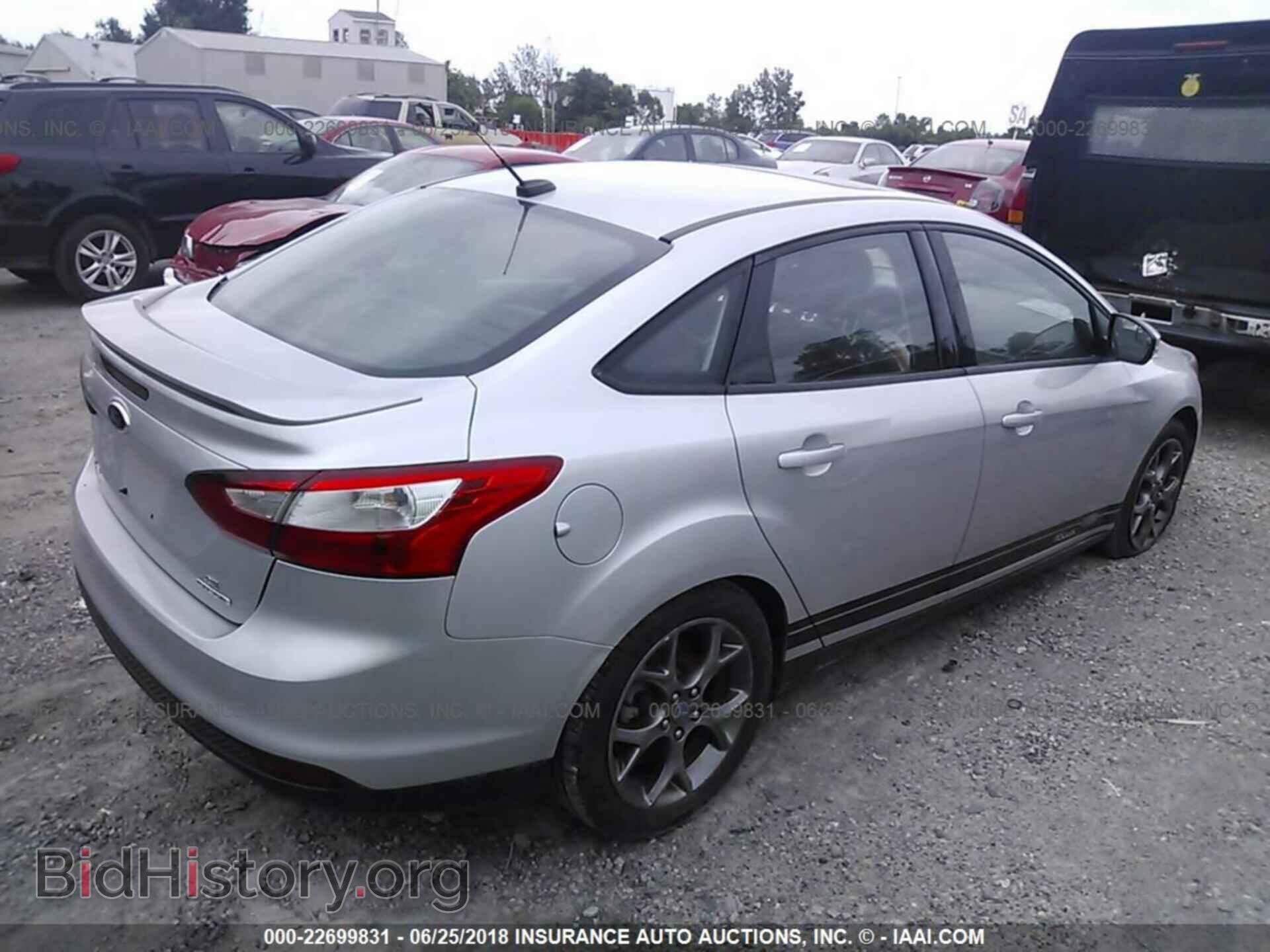 2013 Ford Focus - VIN: 1FADP3F22DL223318 - Photo 4