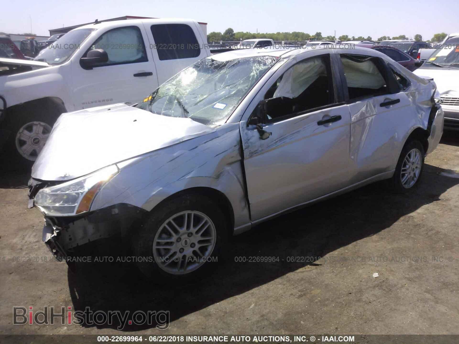 2011 Ford Focus - VIN: 1FAHP3FN3BW136566 - Photo 2