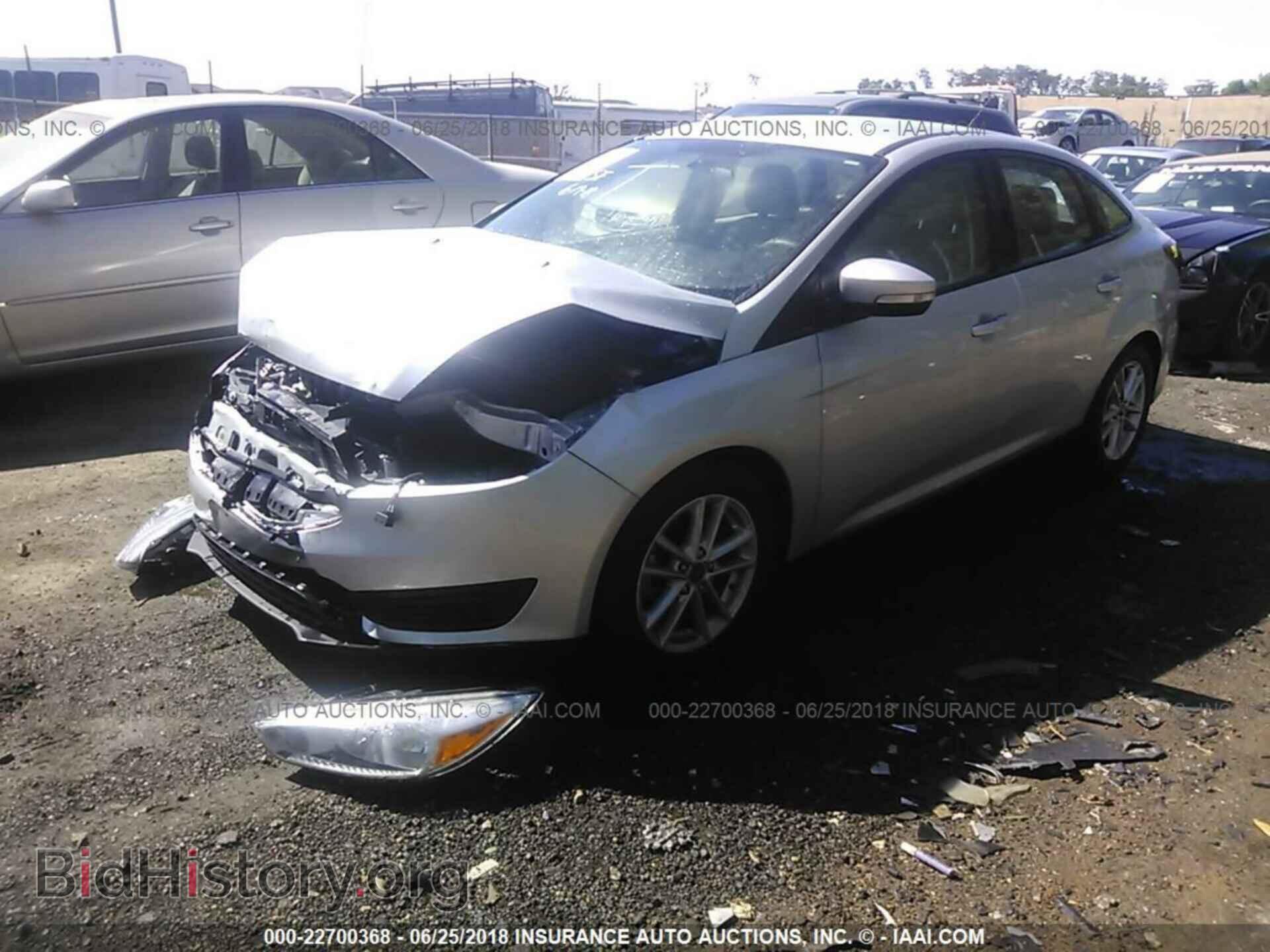 2016 Ford Focus - VIN: 1FADP3F28GL323976 - Фото 2