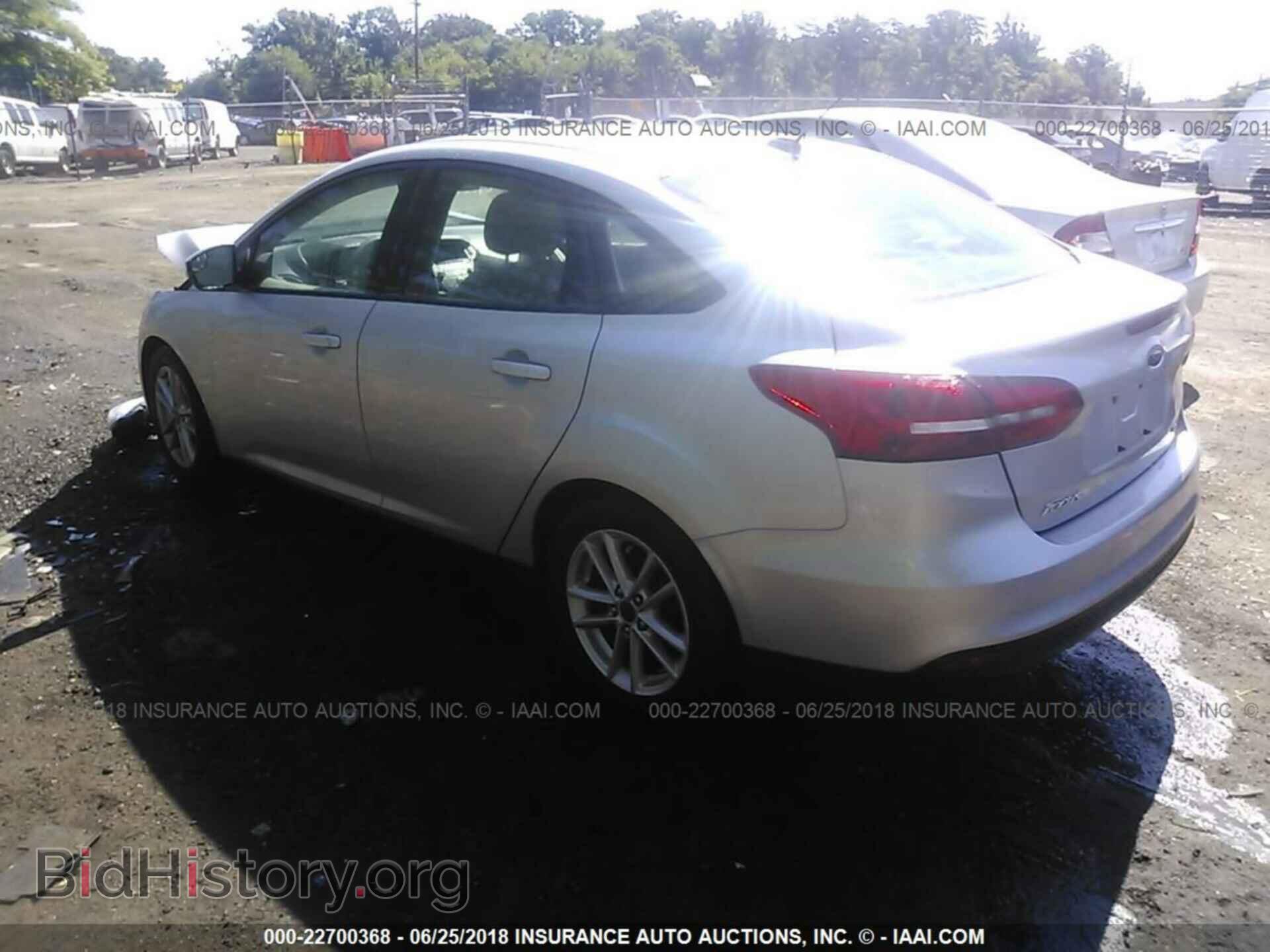 2016 Ford Focus - VIN: 1FADP3F28GL323976 - Фото 3