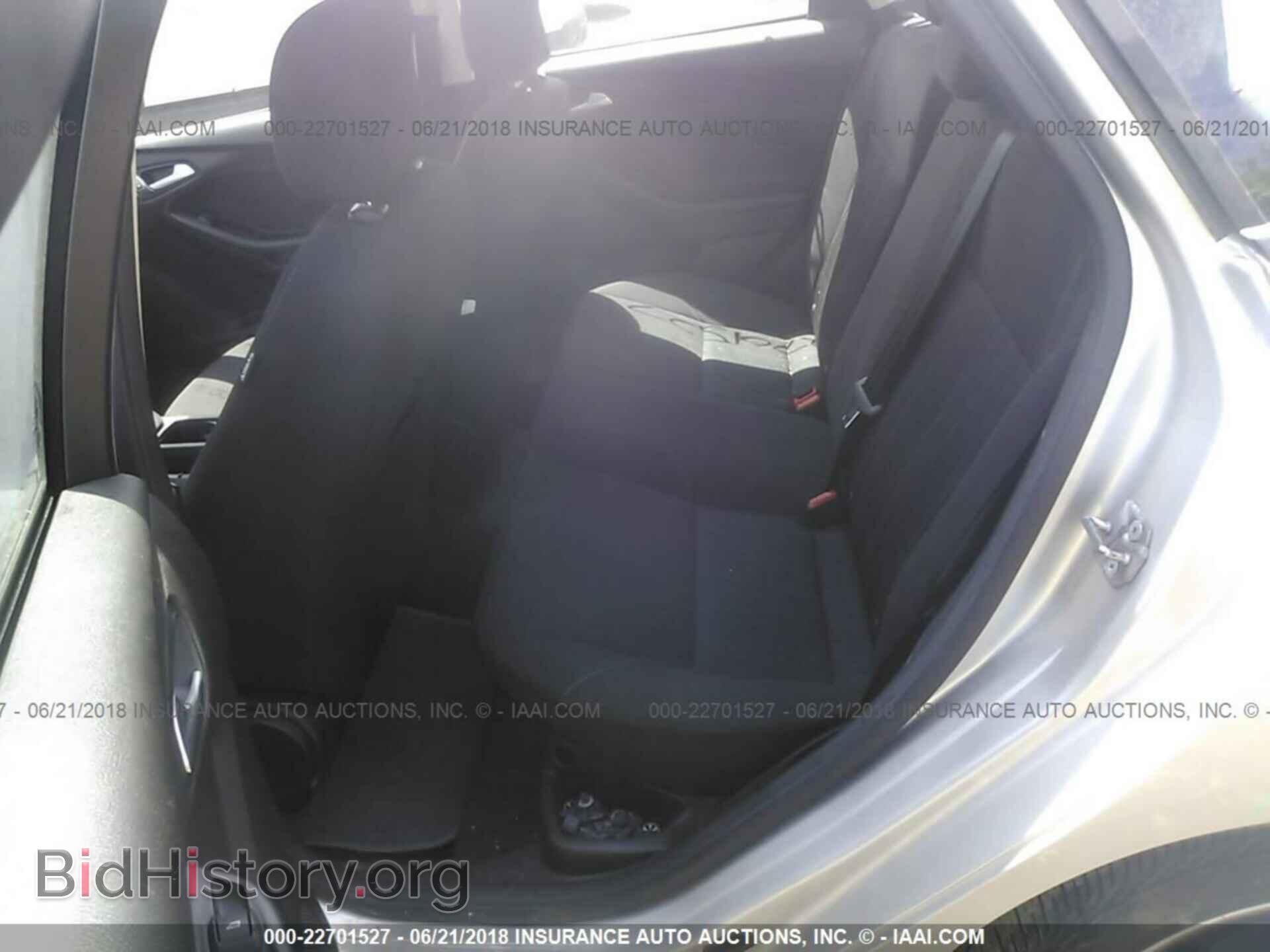 2016 Ford Focus - VIN: 1FADP3F23GL244666 - Photo 8