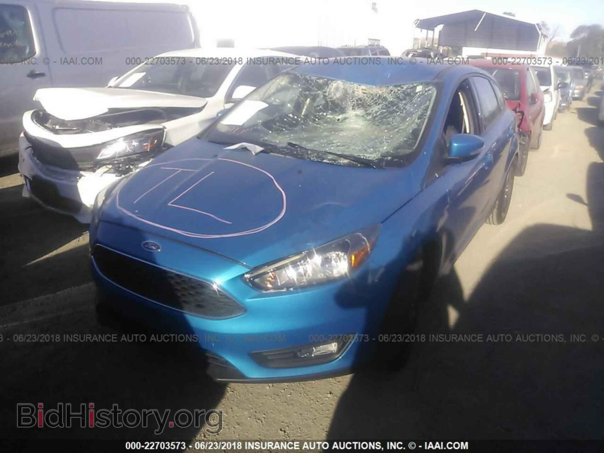 2016 Ford Focus - VIN: 1FADP3K29GL258643 - Фото 2