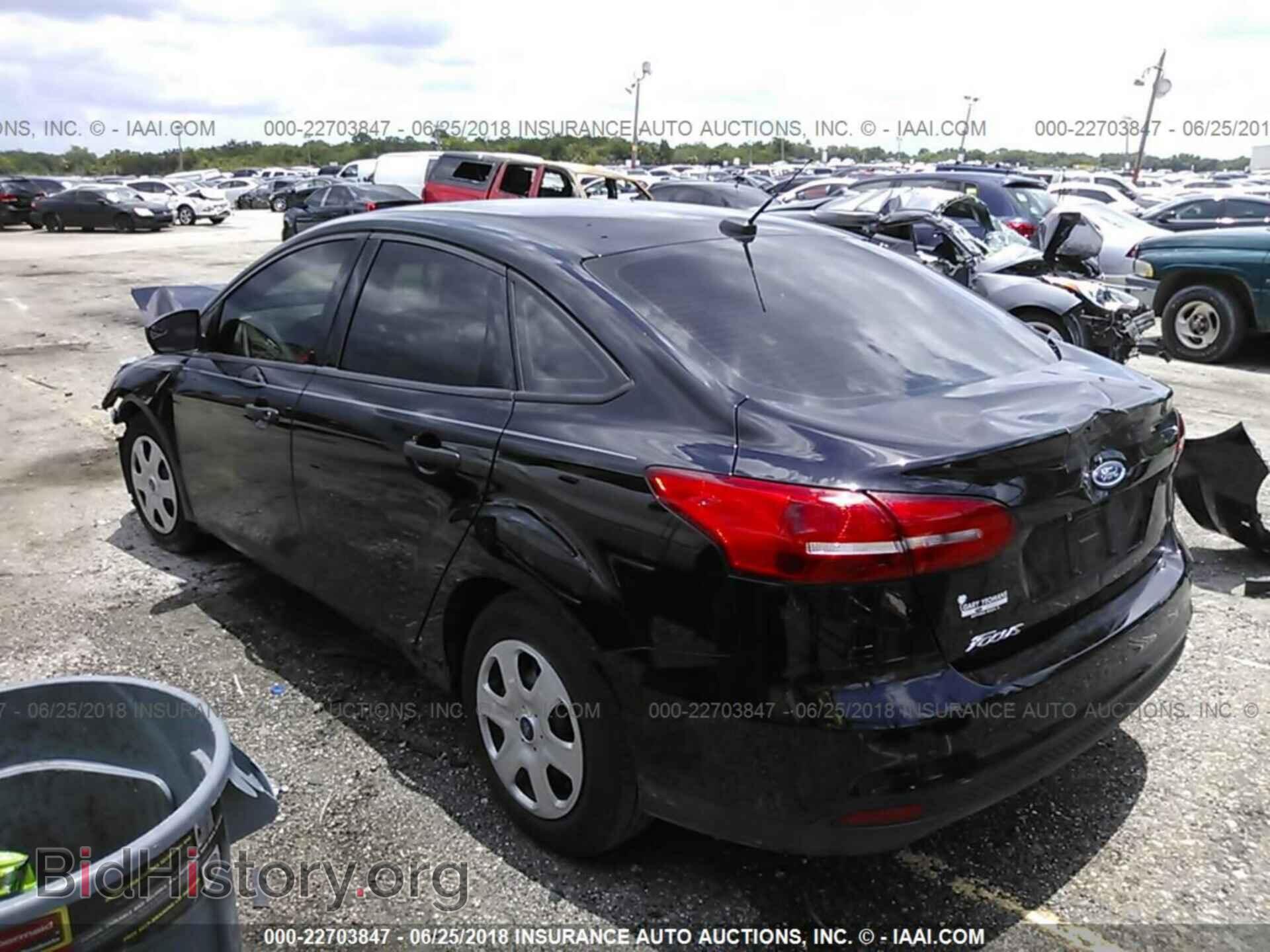 2018 Ford Focus - VIN: 1FADP3E26JL214893 - Фото 3