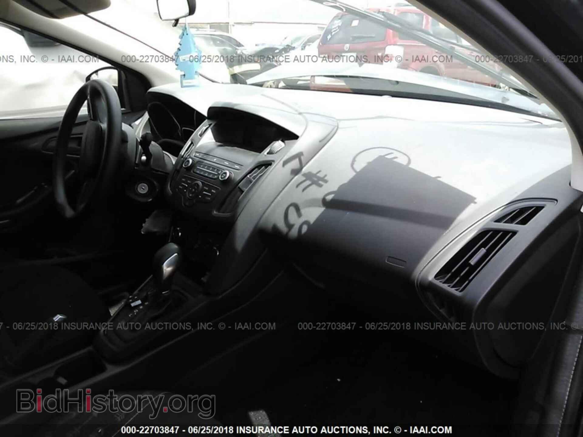 2018 Ford Focus - VIN: 1FADP3E26JL214893 - Фото 5