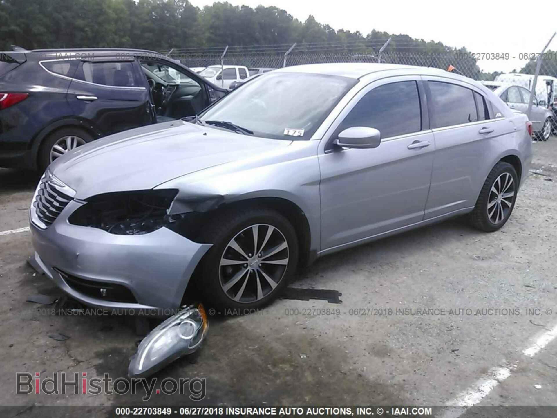 2013 Chrysler 200 - VIN: 1C3CCBBB4DN512677 - Фото 2