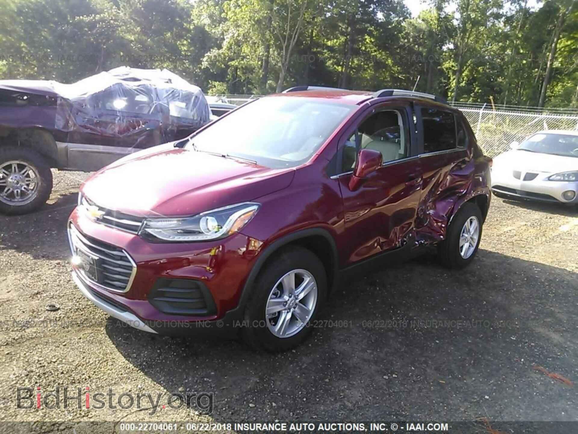 2018 Chevrolet Trax - VIN: 3GNCJPSB6JL258519 - Фото 2