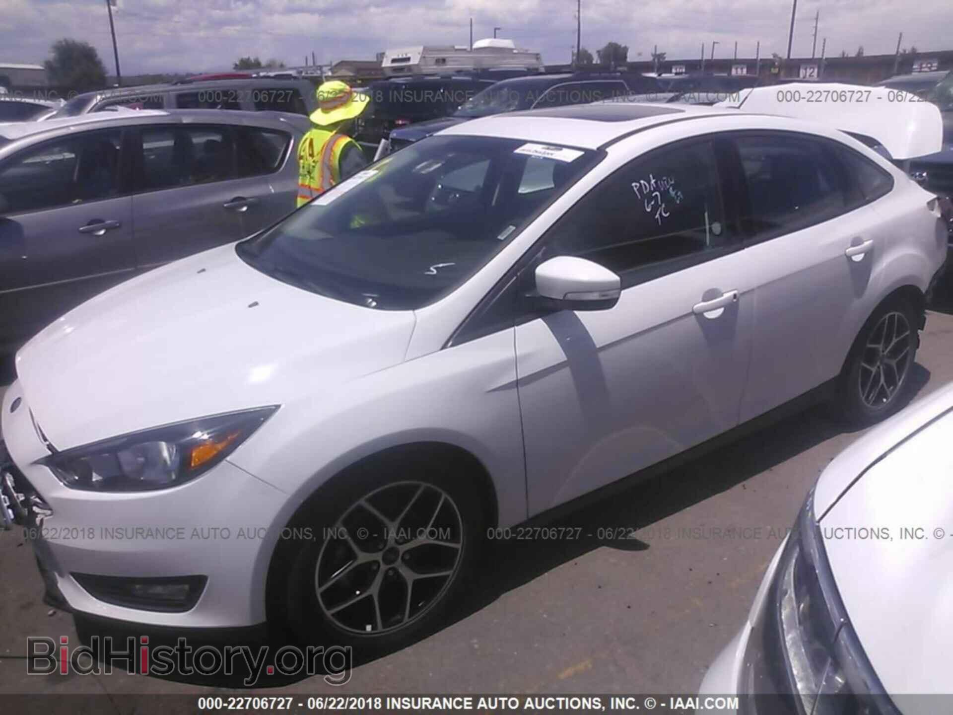 2017 Ford Focus - VIN: 1FADP3H27HL249254 - Photo 2