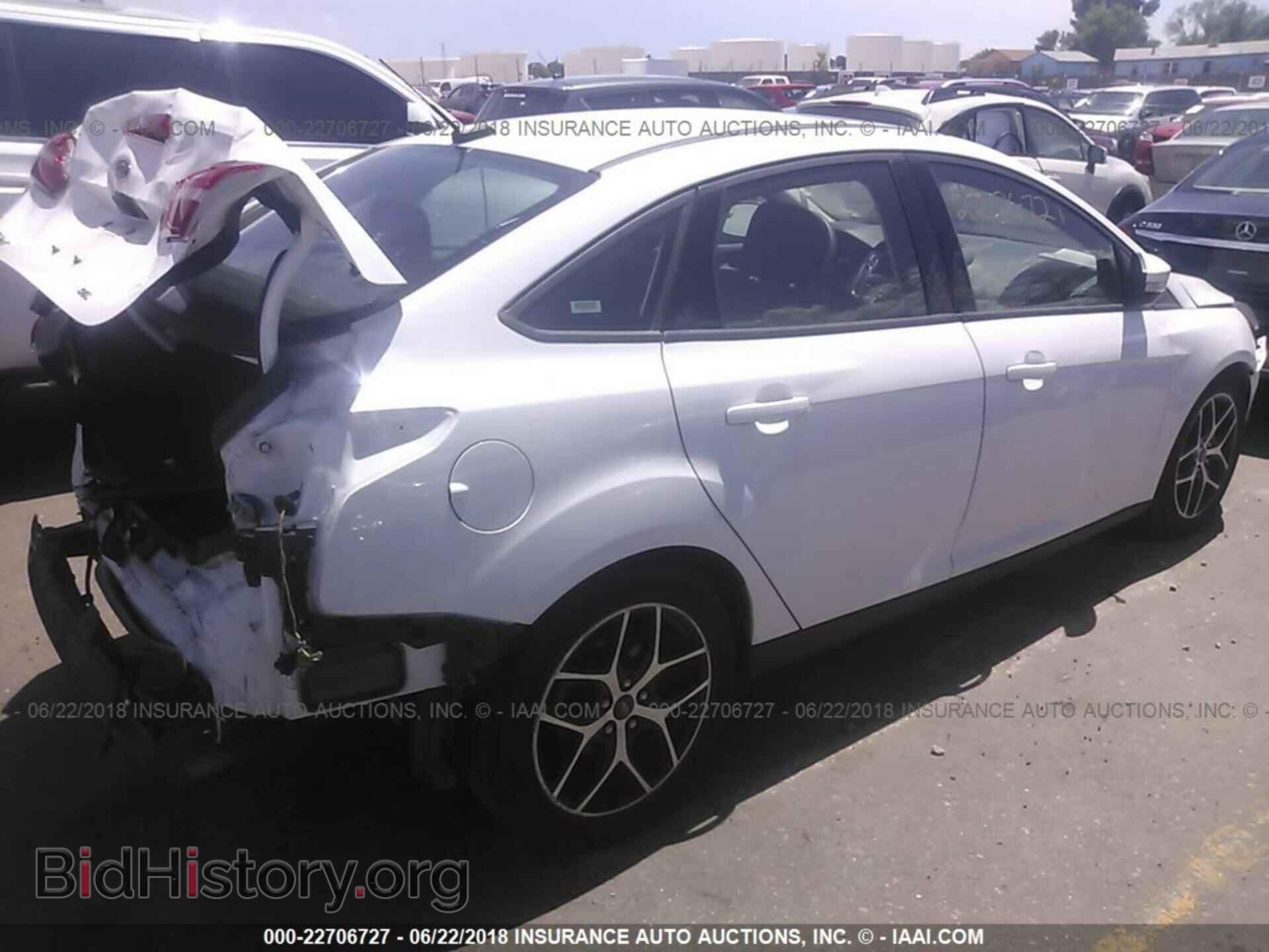 2017 Ford Focus - VIN: 1FADP3H27HL249254 - Photo 4
