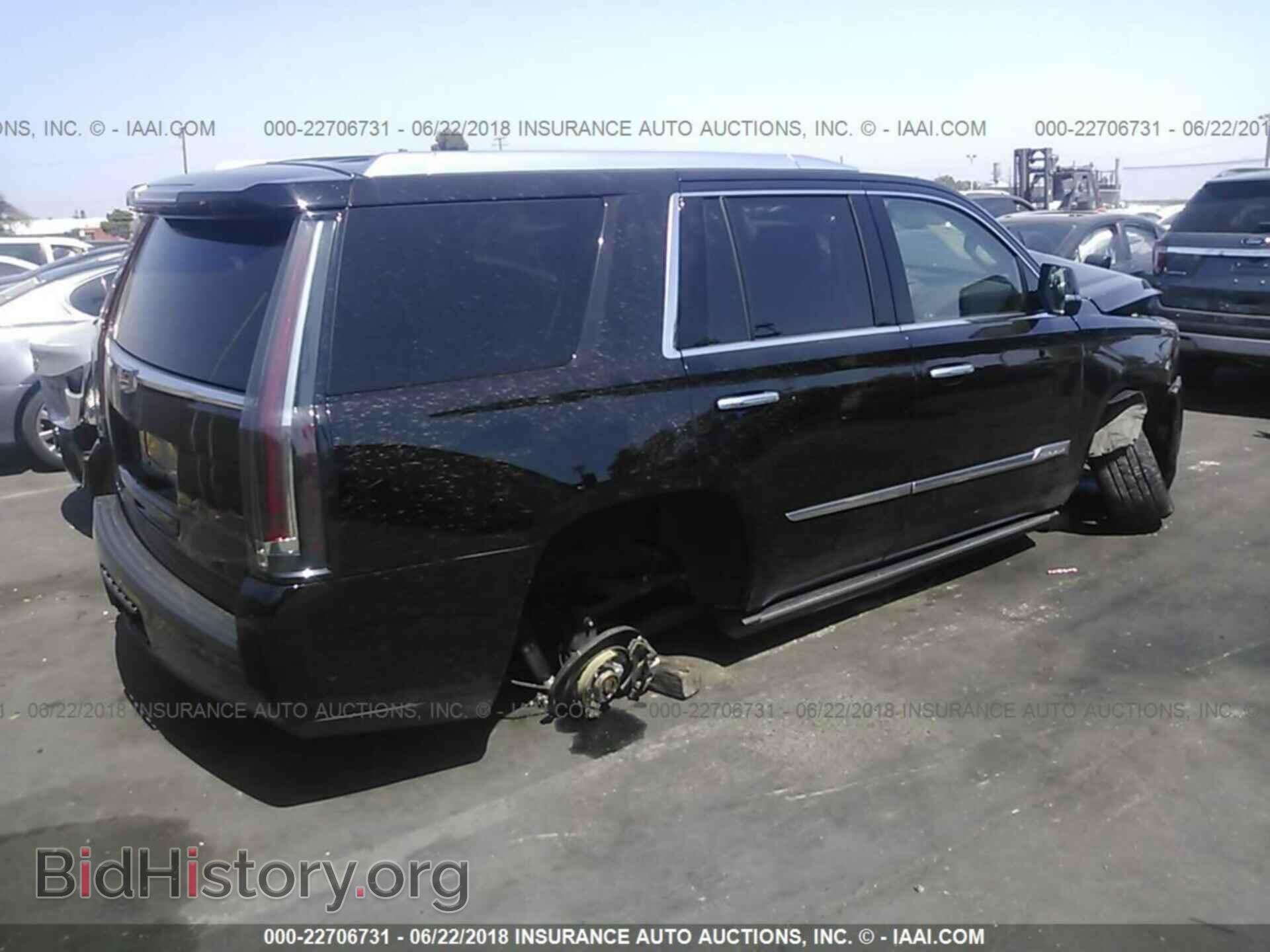 2017 Cadillac Escalade - VIN: 1GYS3CKJ0HR209621 - Photo 4