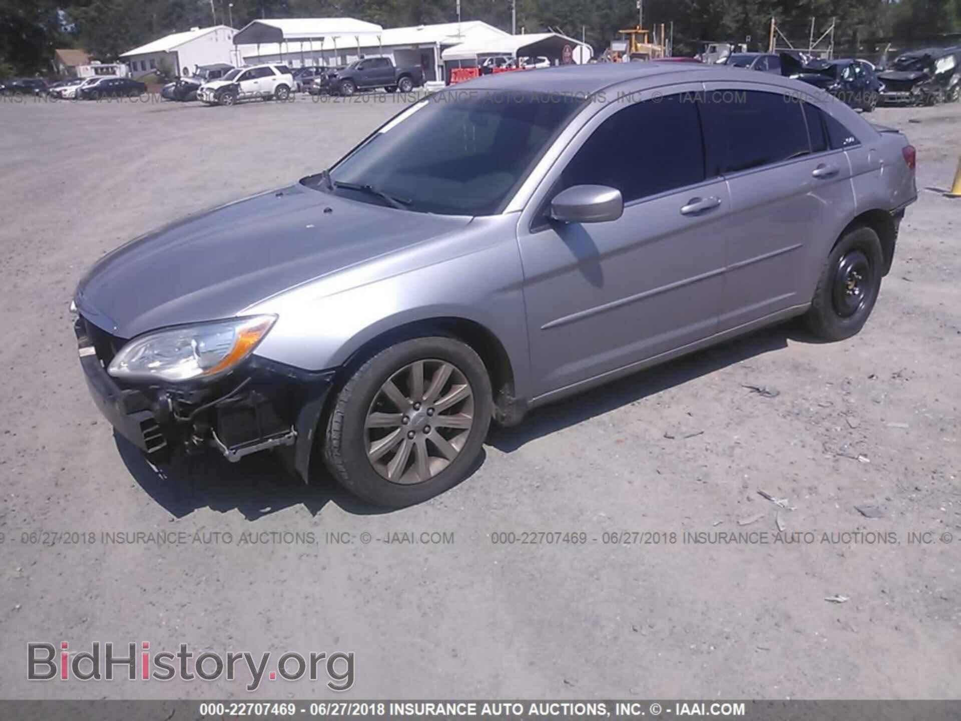 2013 Chrysler 200 - VIN: 1C3CCBBG2DN659432 - Photo 2